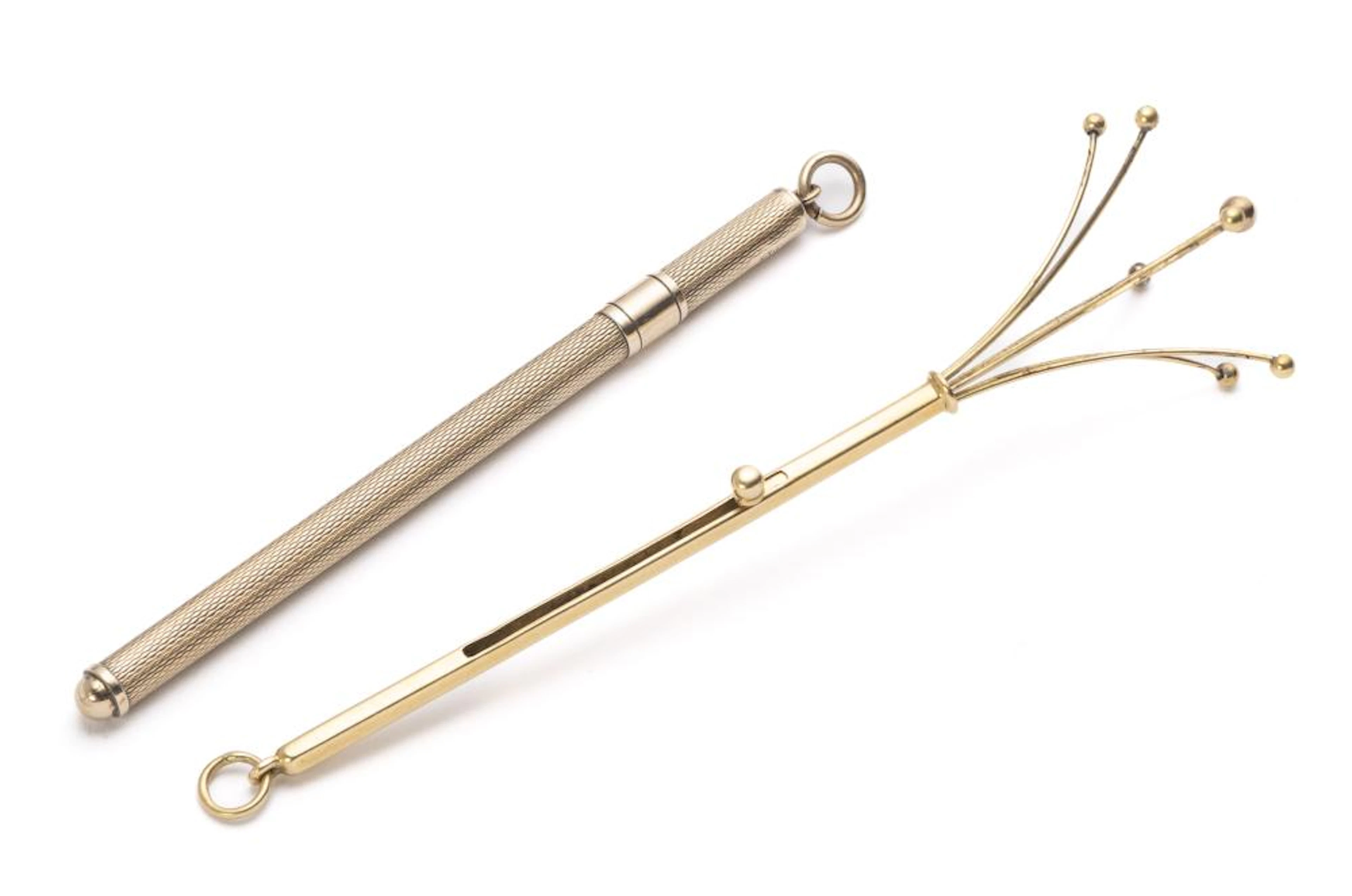 A GEORGE V GOLD SWIZZLE STICK, CARTIER LTD., LONDON, 1935