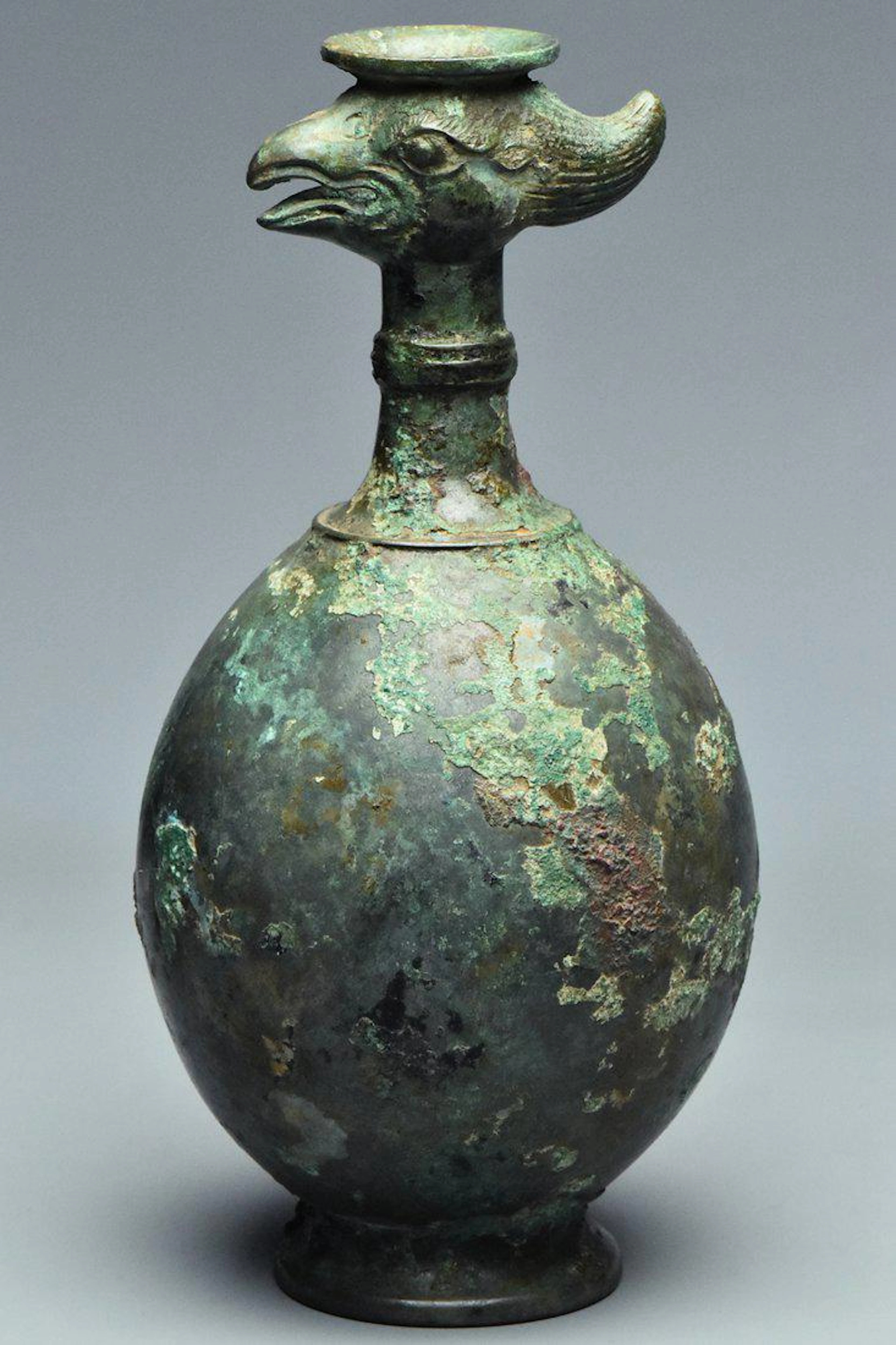 A song dynasty bronze phoenix head vase