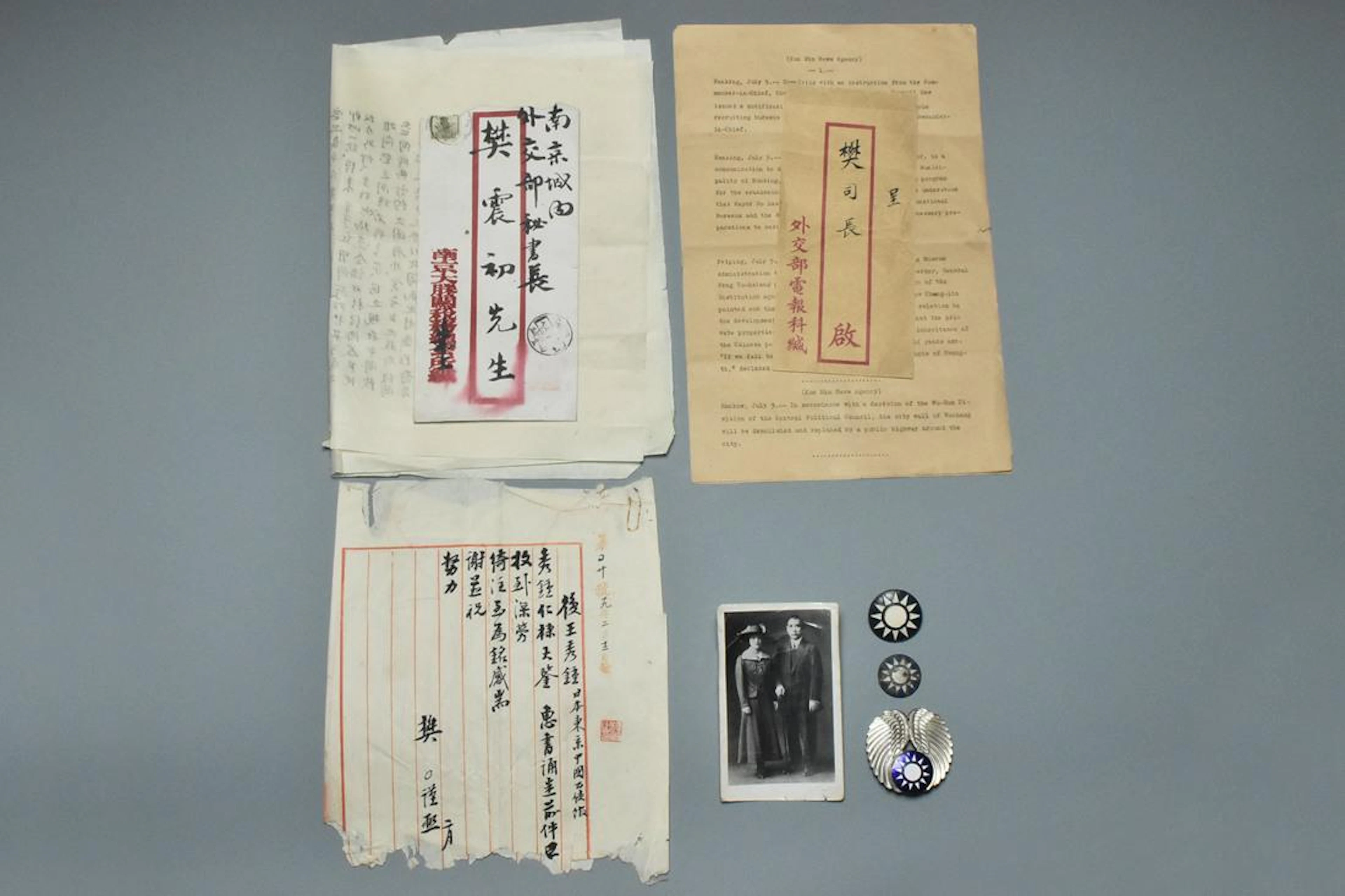 Fan guang's letters & badges & sun yat sen photo
