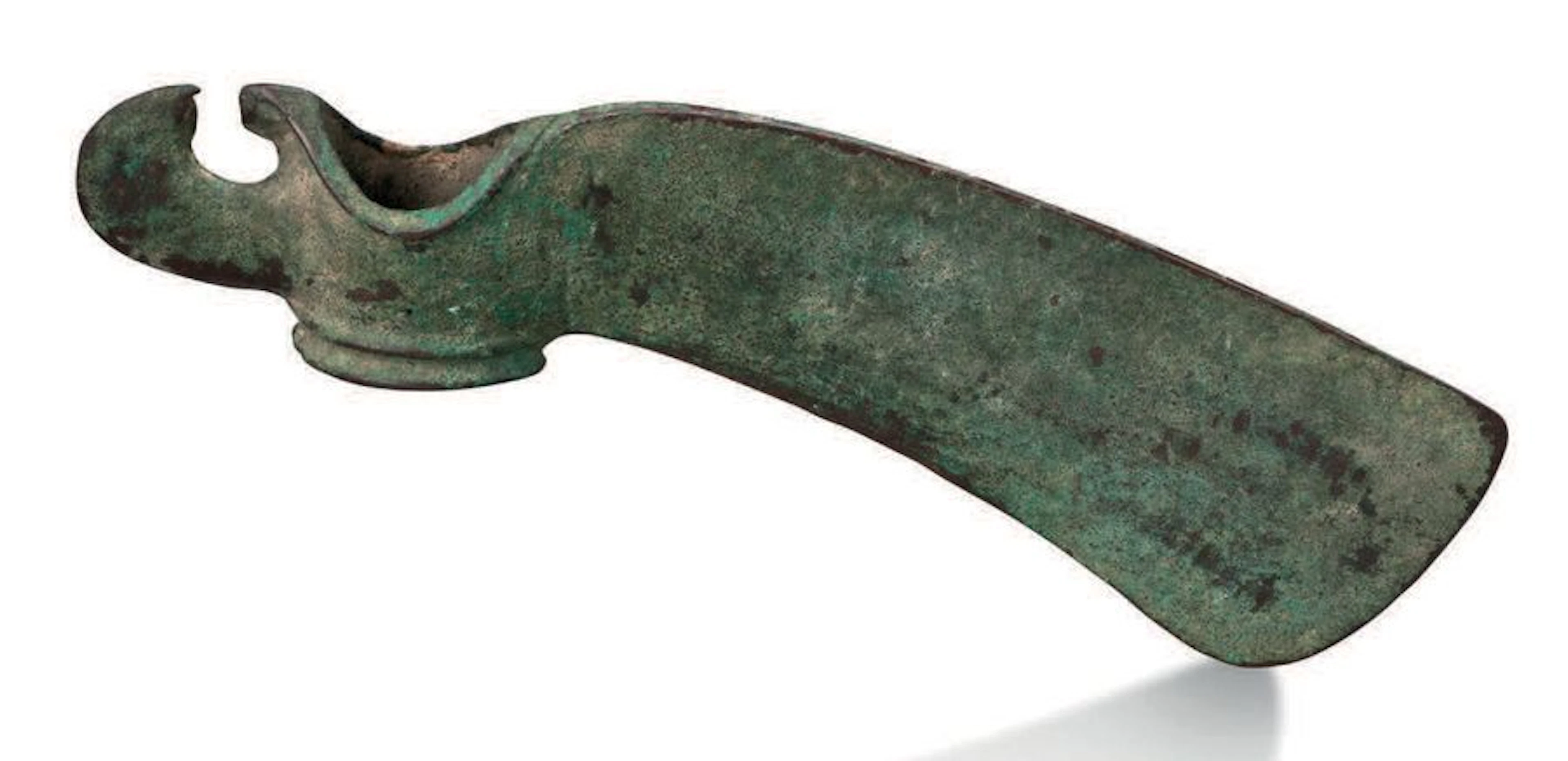 GRANDE HACHE À DOUILLE DITE DE TYPE ASIATIQUE.…