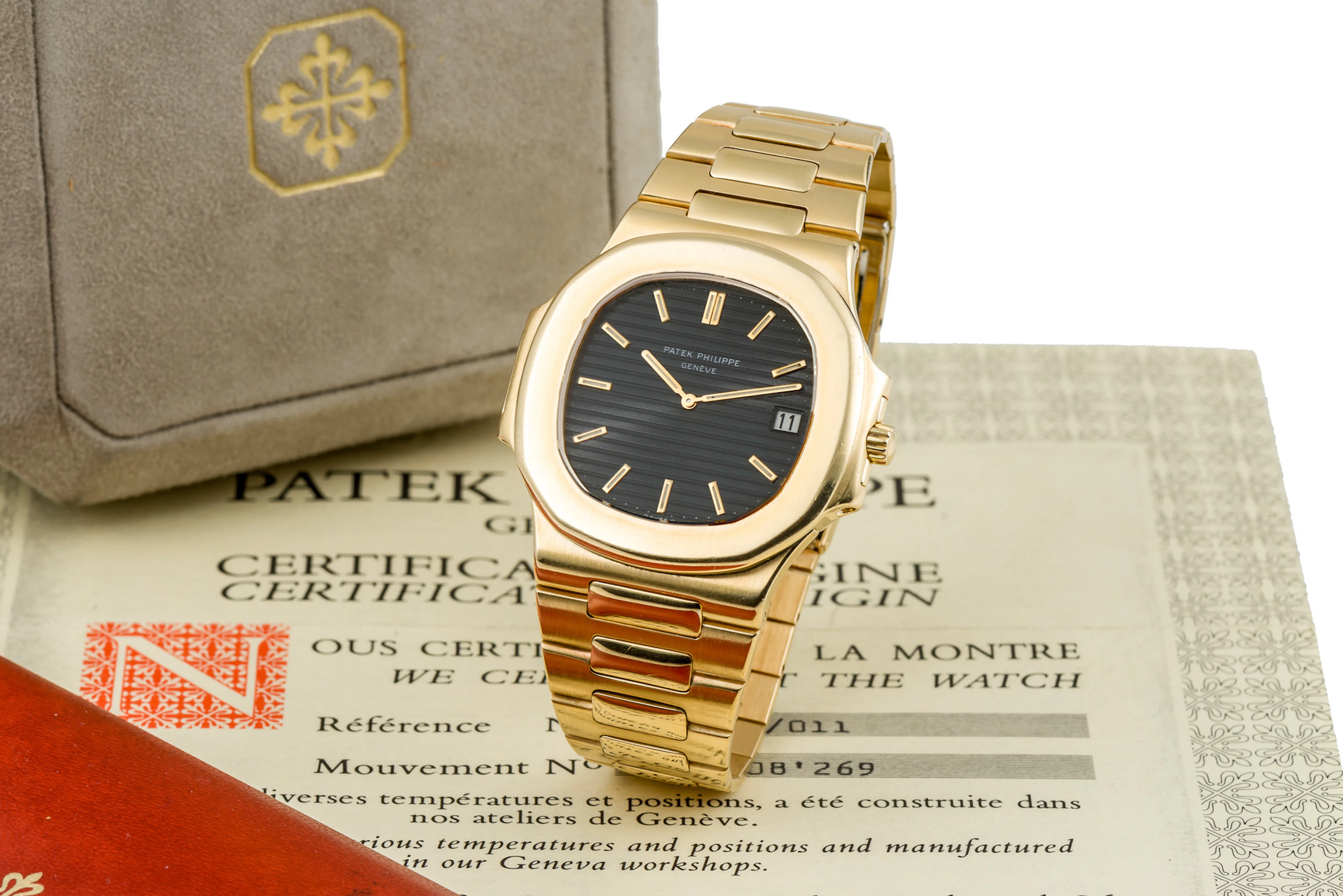 PATEK PHILIPPE, REF. 3700, JUMBO NAUTILUS, YELLOW GOLD