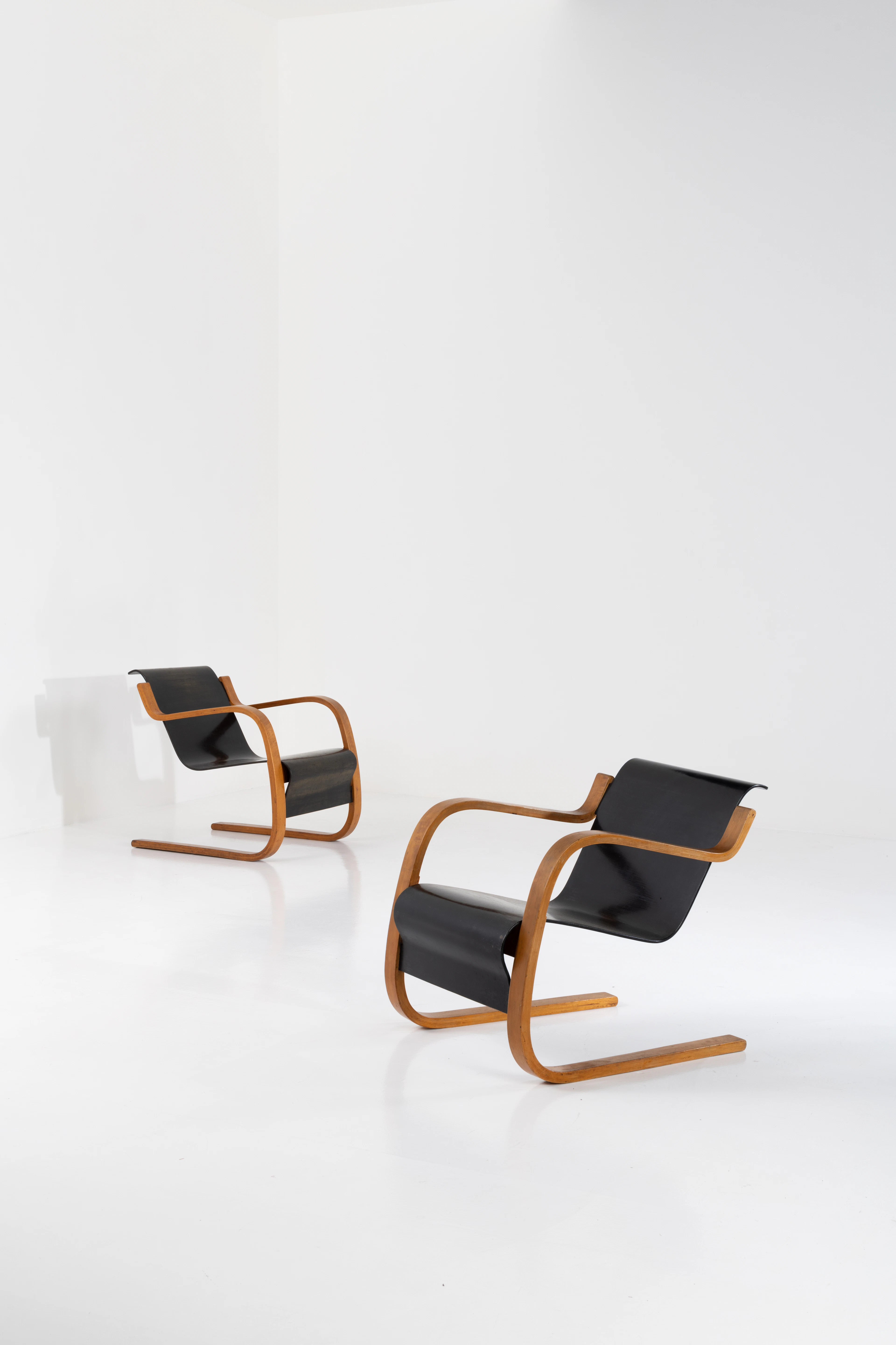 ƒ Alvar Aalto (1898-1976) Pair of armchairs