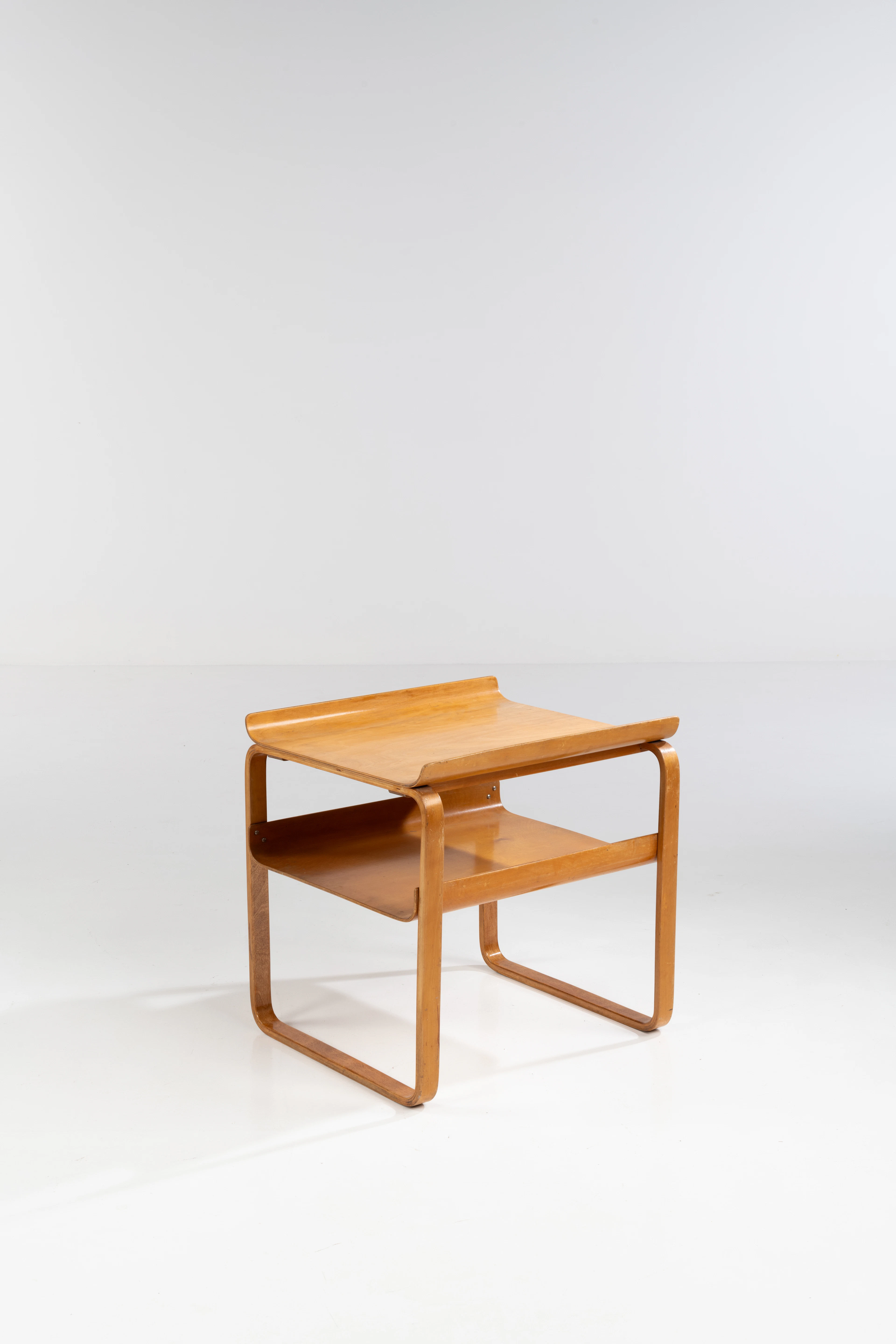 ƒ Alvar Aalto (1898-1976) Side table, model no. 75 - Alvar Aalto (1898-1976)