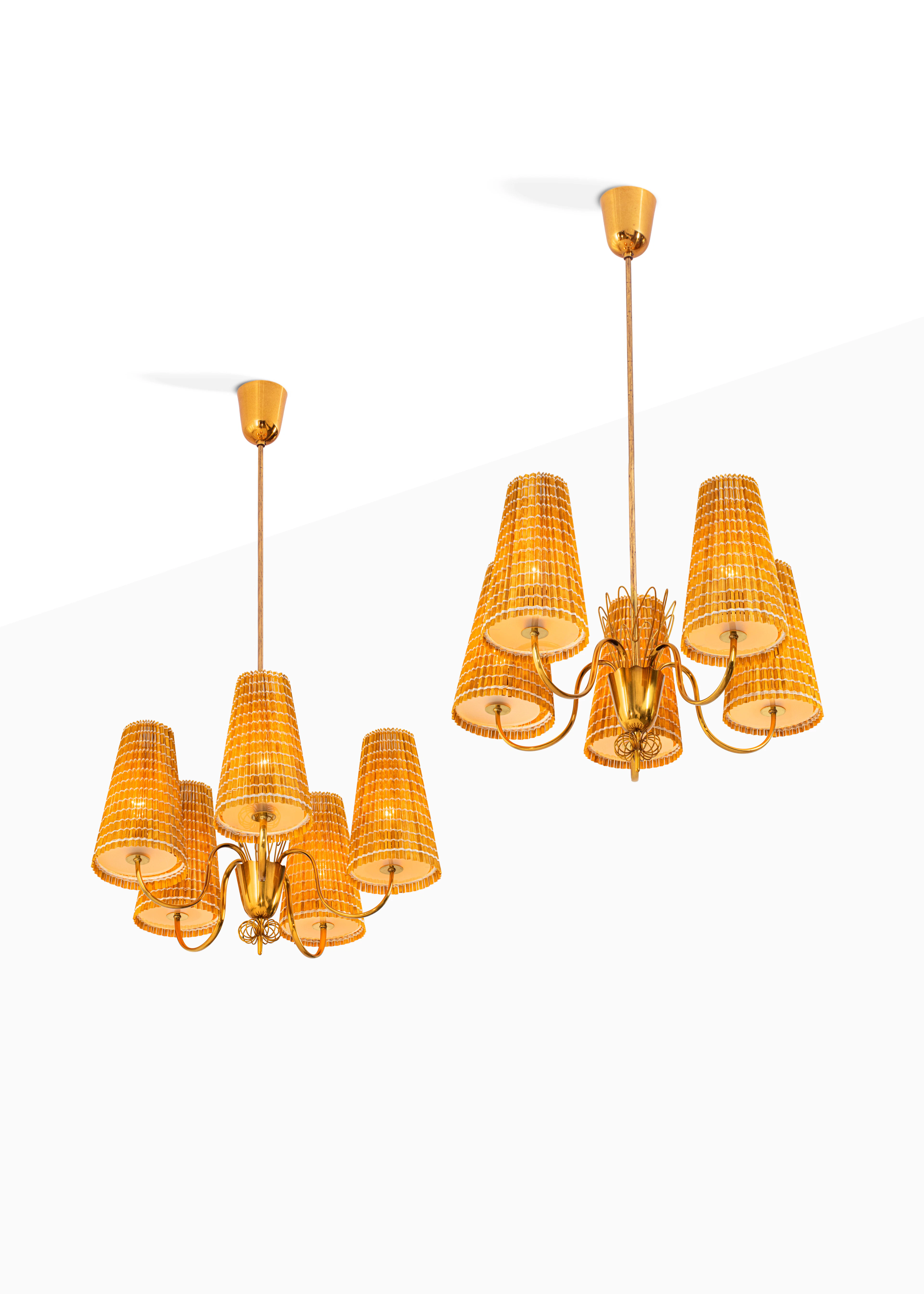 Paavo Tynell (1890-1973) – Pair of chandeliers model 9082...