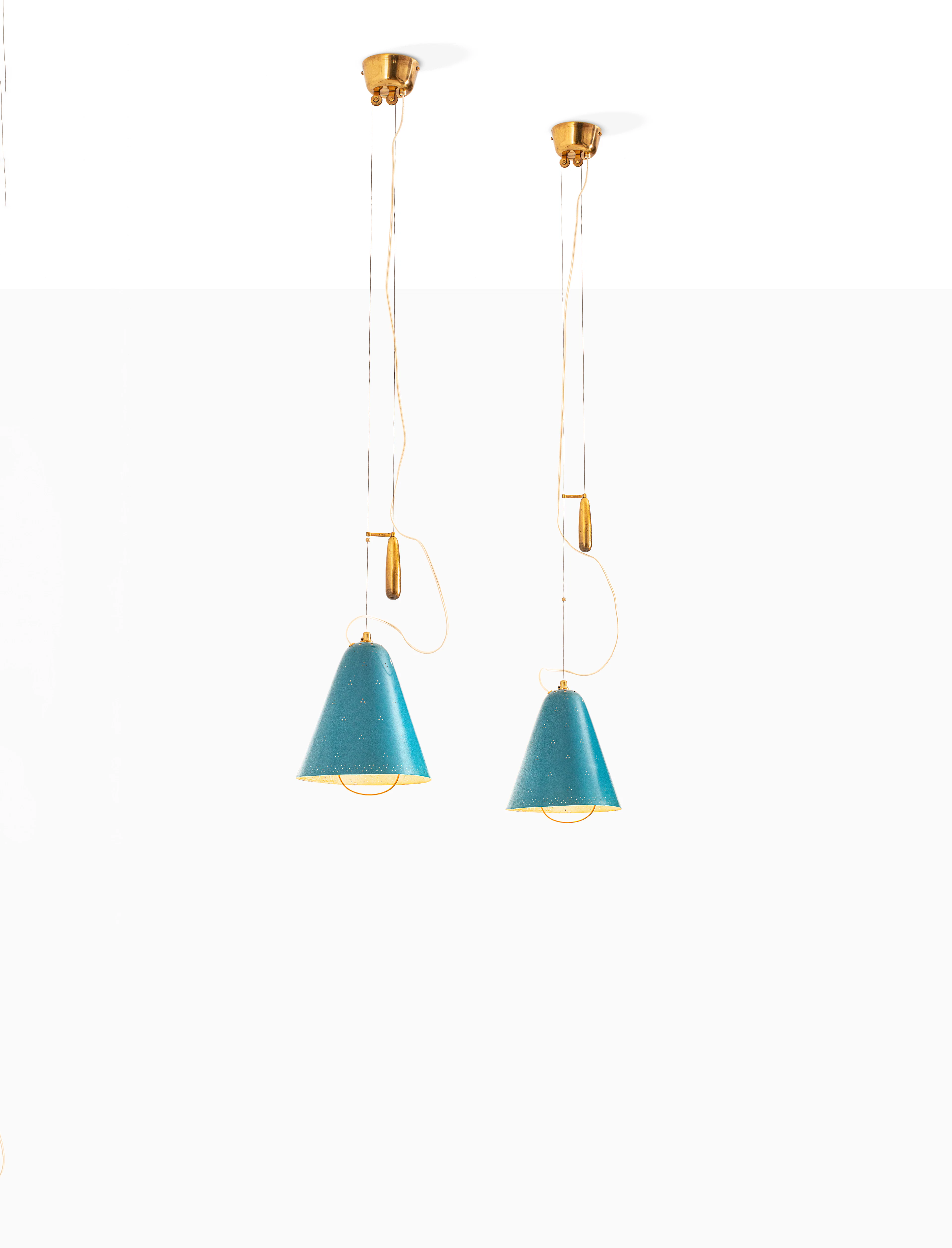 Paavo Tynell (1890-1973) – Pair of pendant lights model...