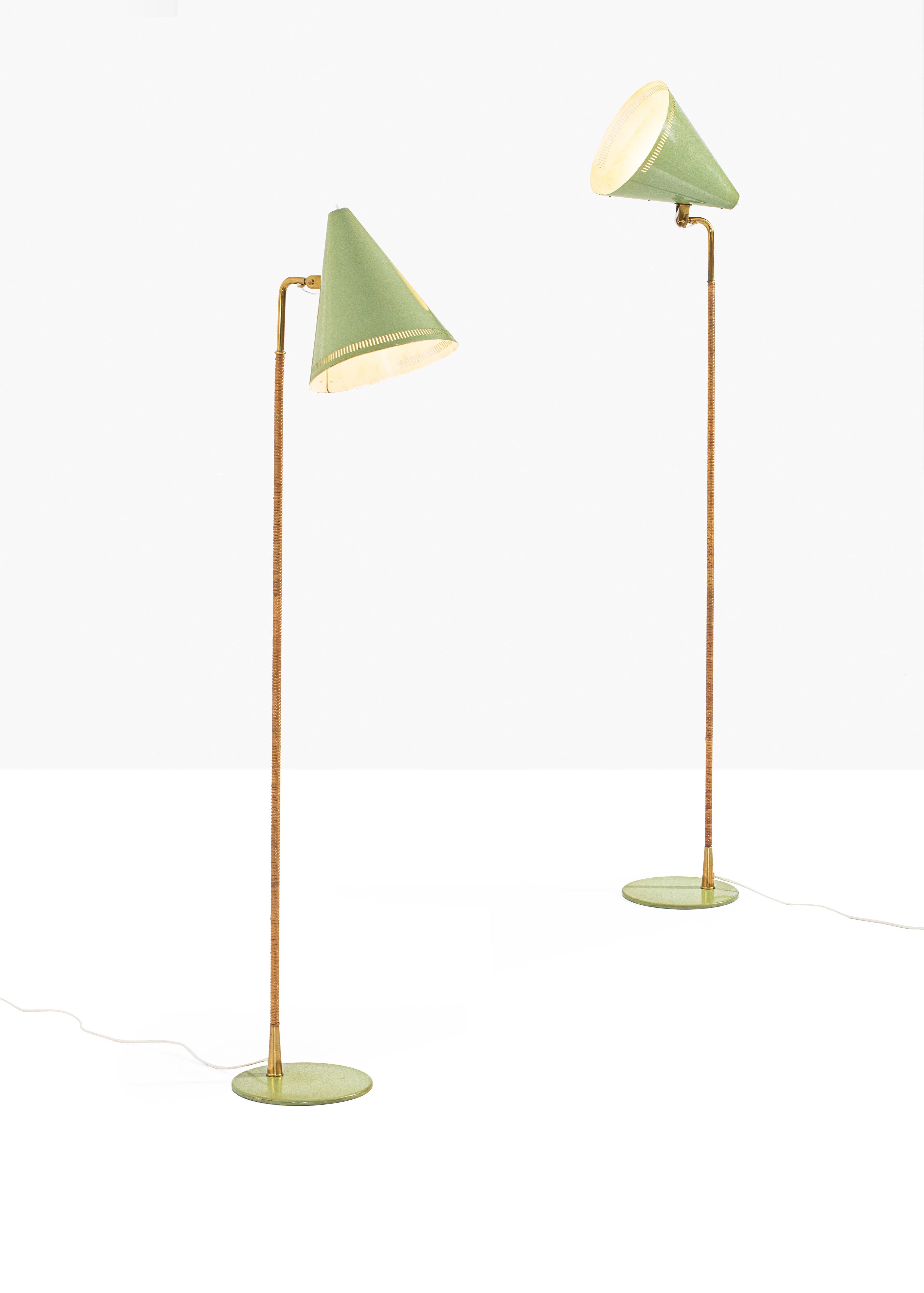 Paavo Tynell (1890-1973) – Pair of floorlamps model...