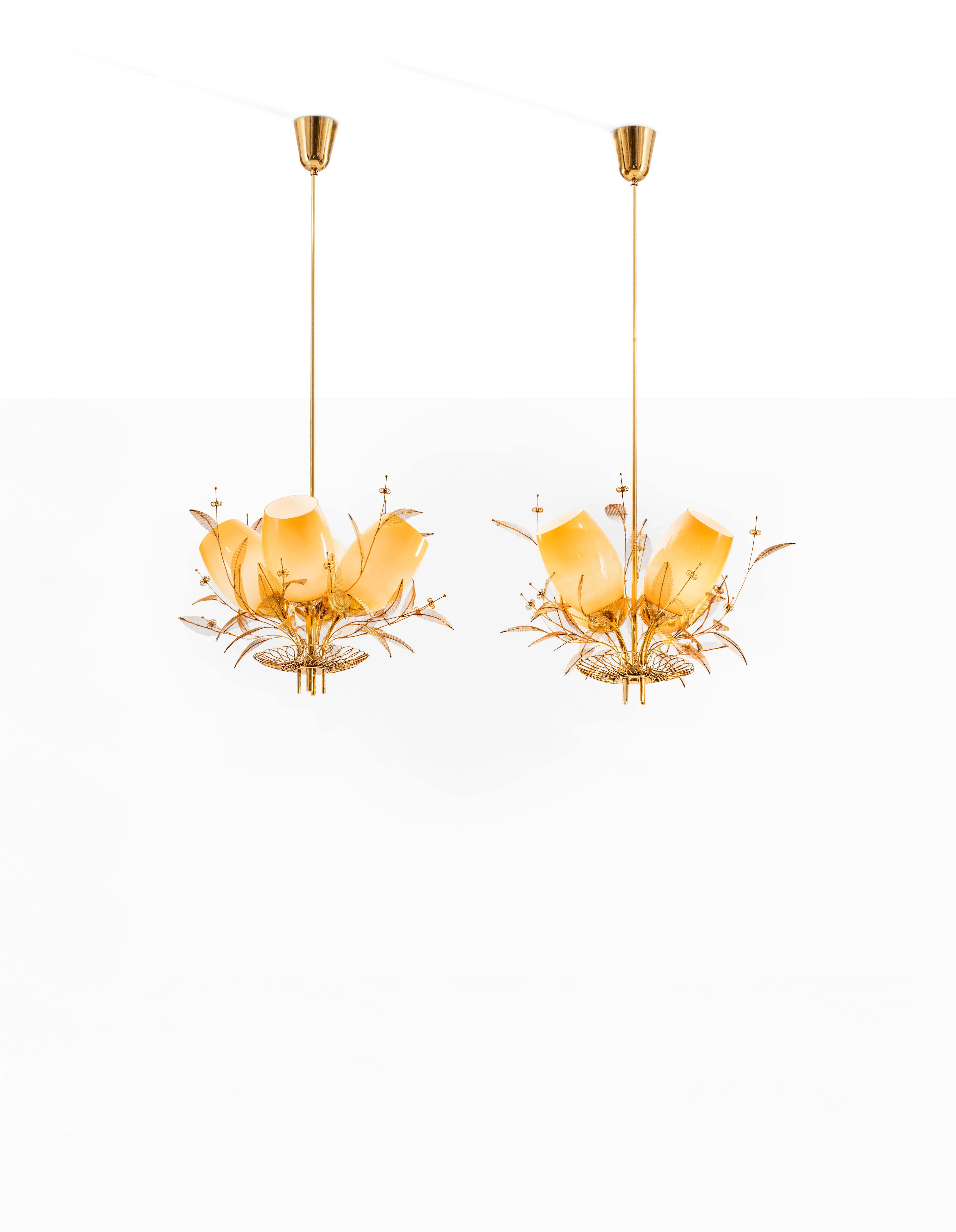 Paavo Tynell (1890-1973) – Pair of chandeliers model...