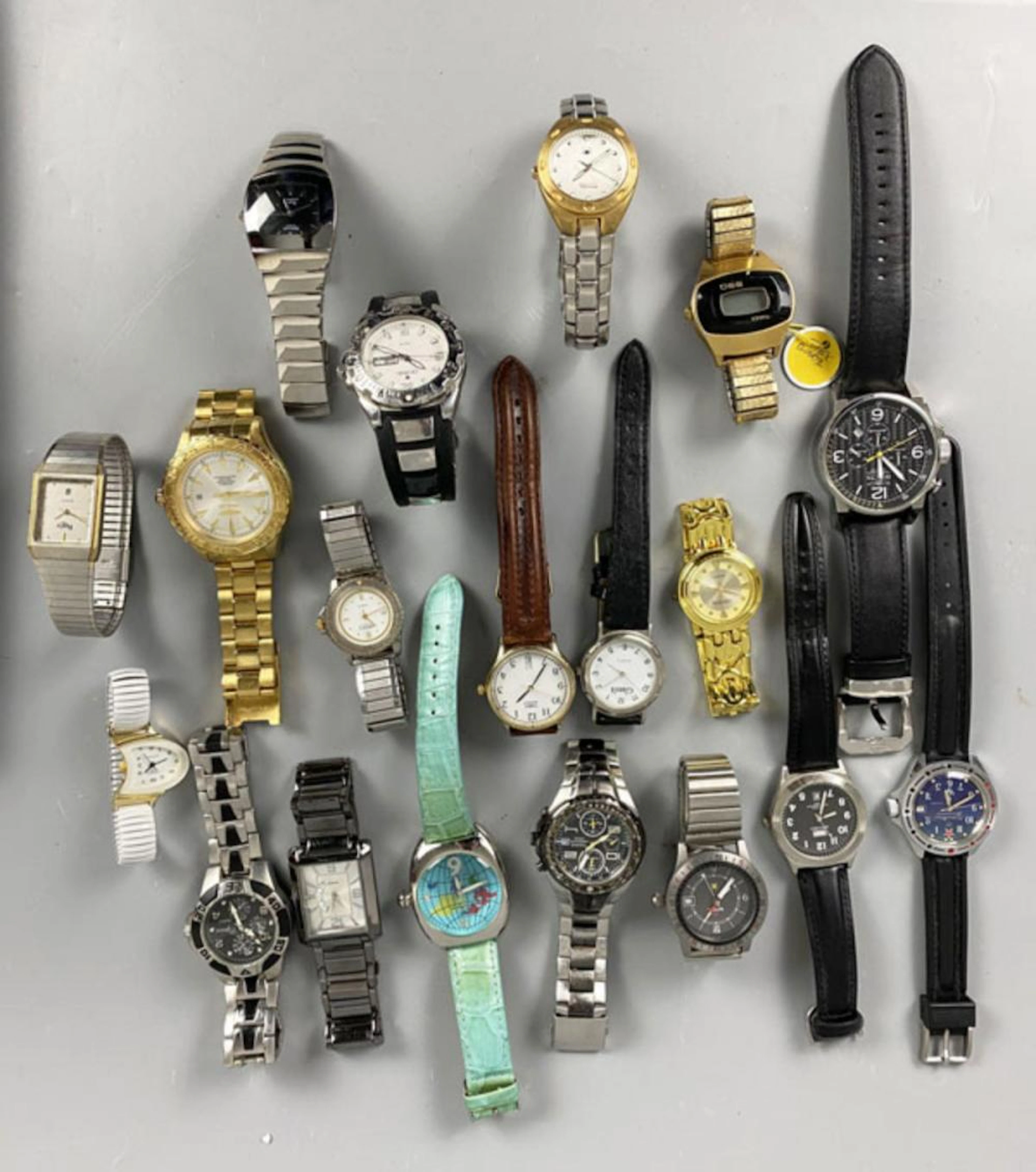 Lot of Contemporary Wrist Watches (Invicta, Pulsar, Milan etc.)