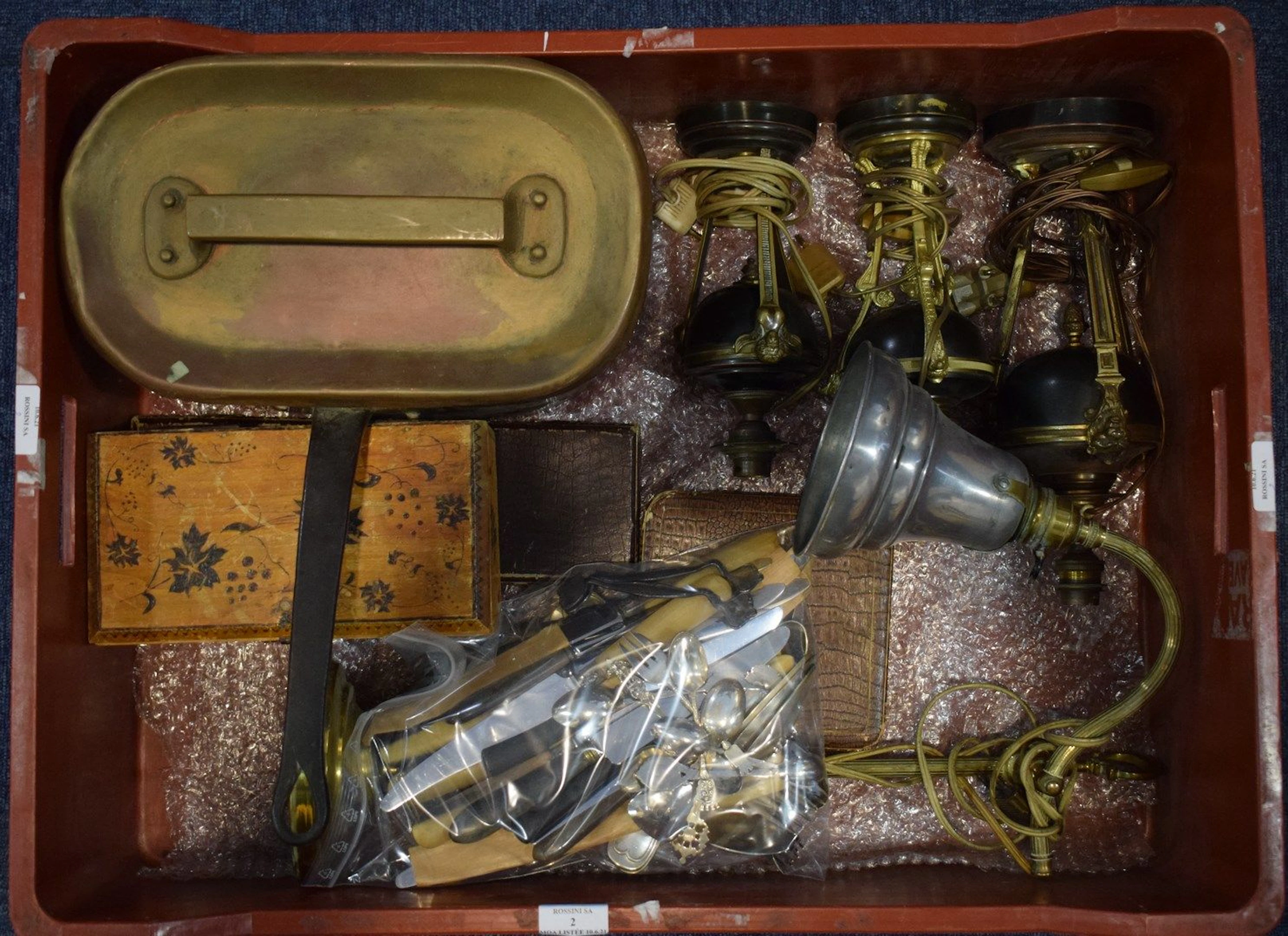 MANETTE Lampe ovoïde en tôle et bronze... - Lot 2 - Rossini