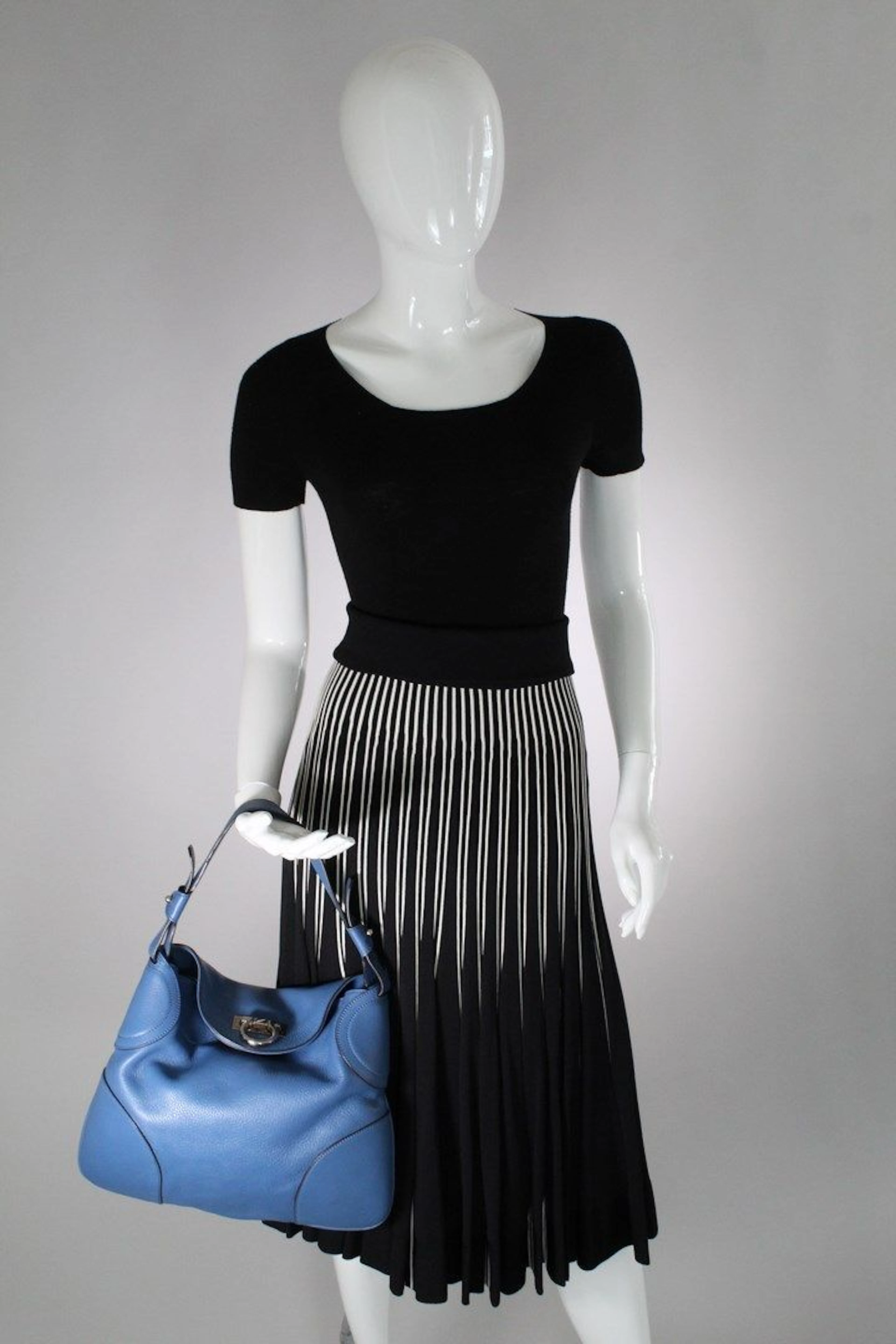 SALVATORE FERRAGAMO Sac porté main ou... - Lot 151 - Rossini