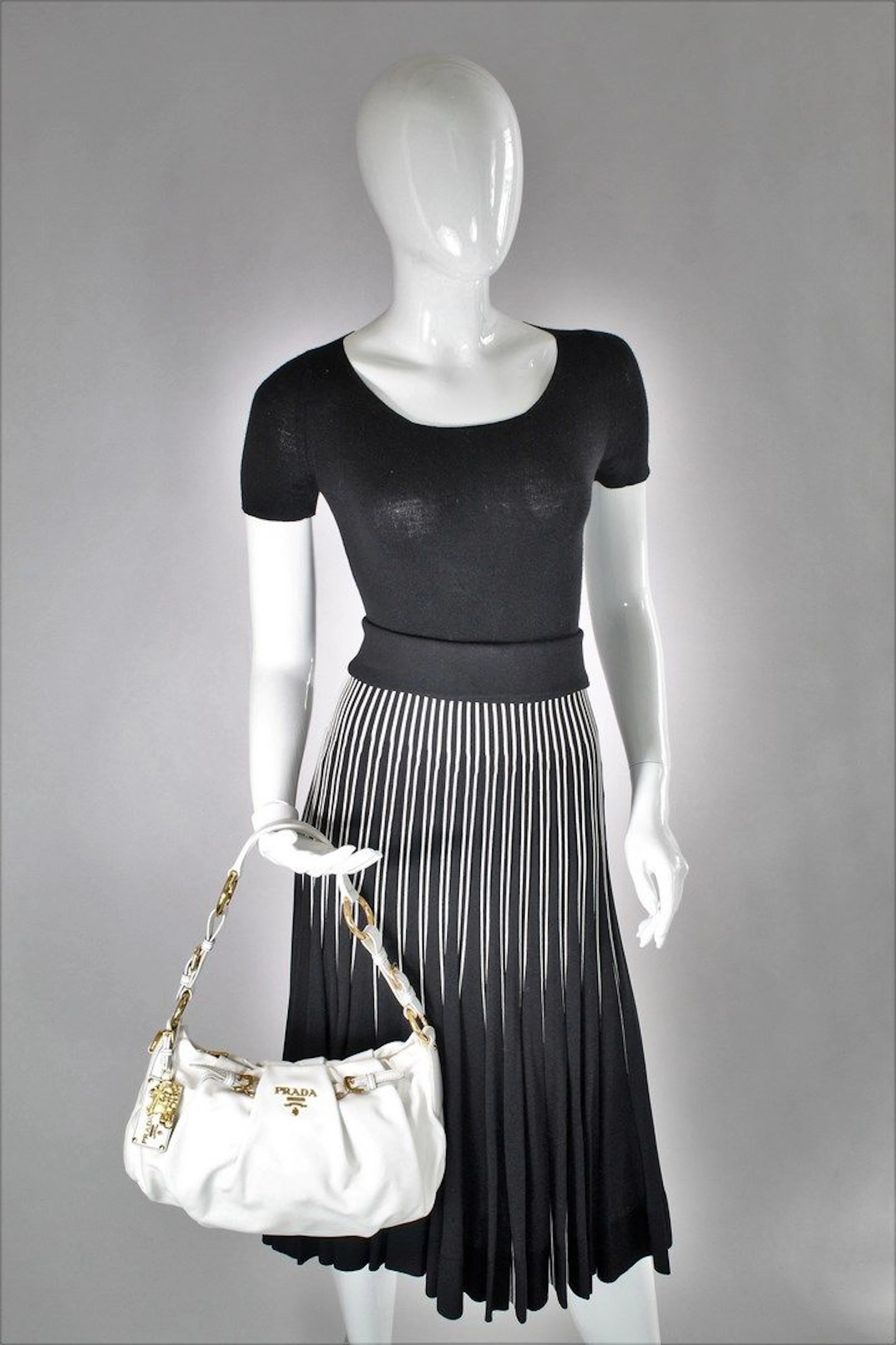 PRADA Sac porté main ou épaule en veau... - Lot 152 - Rossini