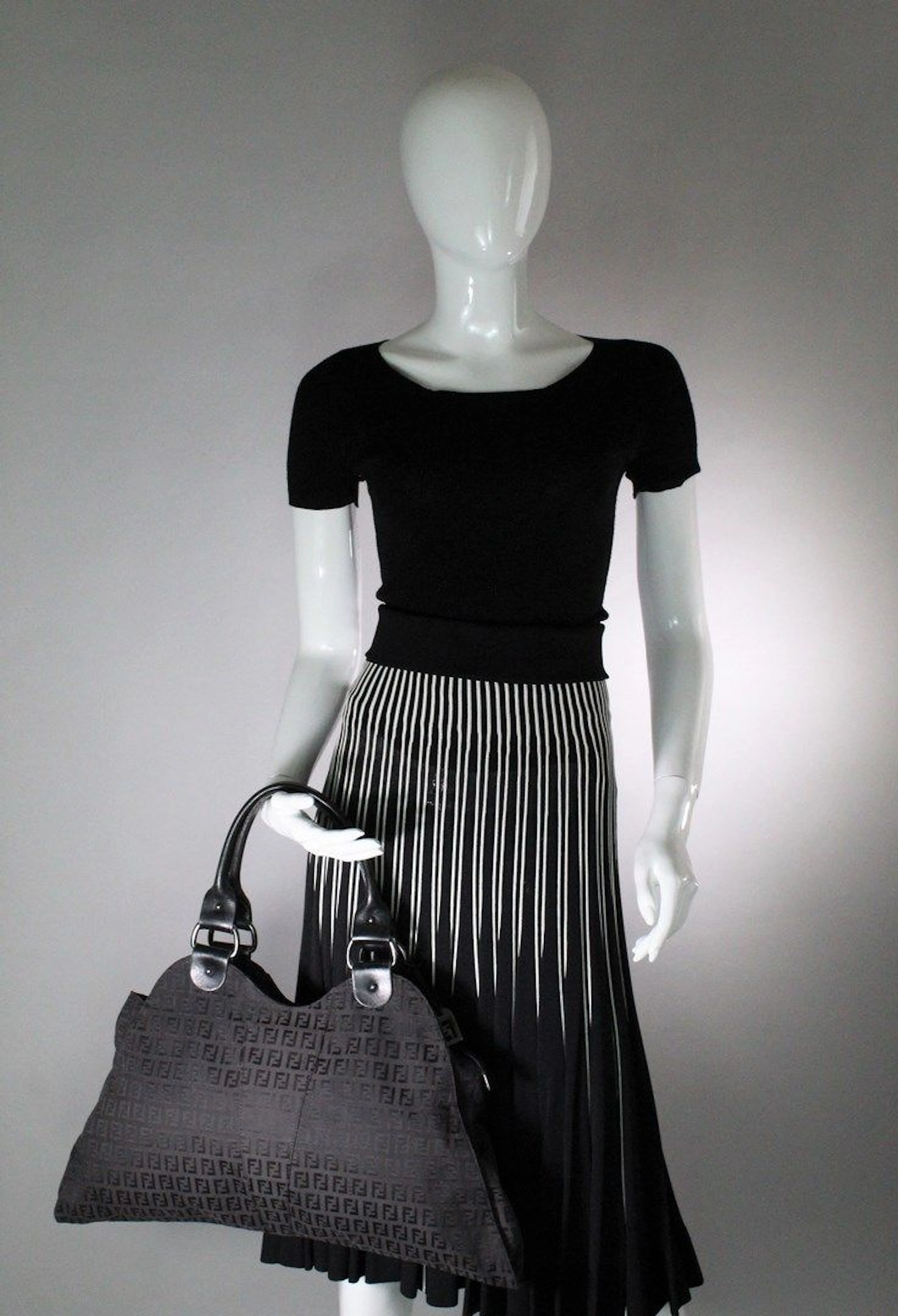 FENDI Sac porté main ou épaule en toile... - Lot 179 - Rossini