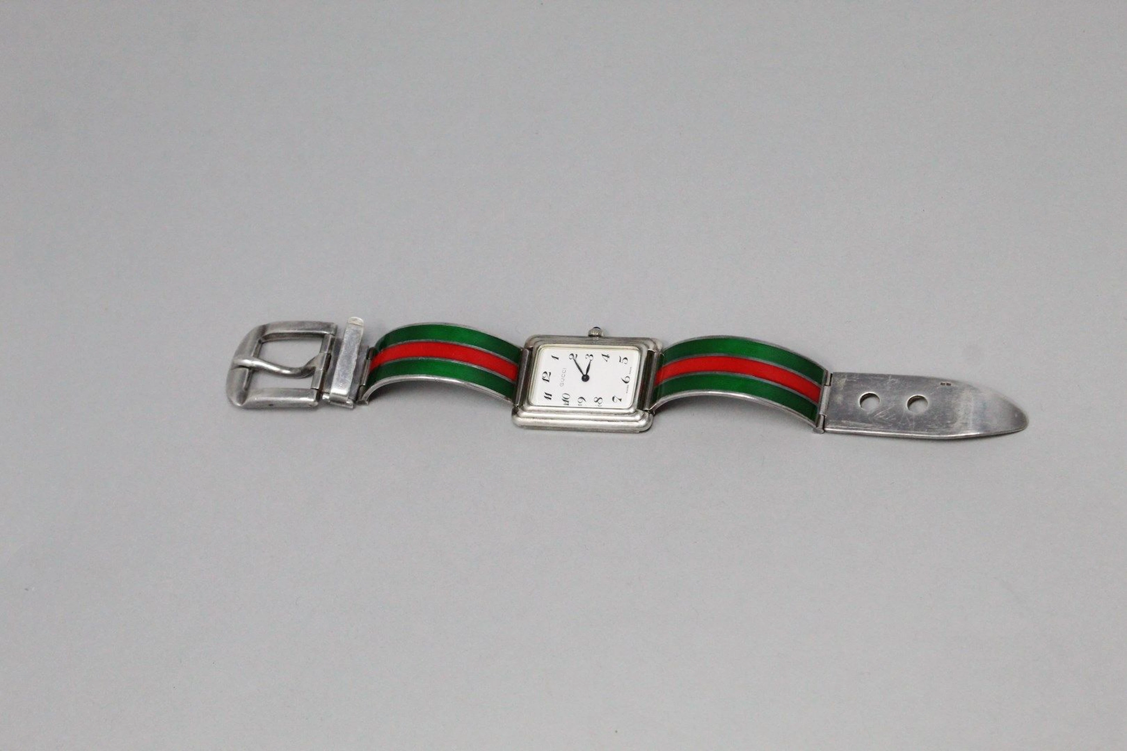 GUCCI Montre bracelet, boîtier rectangulaire... - Lot 350 - Rossini