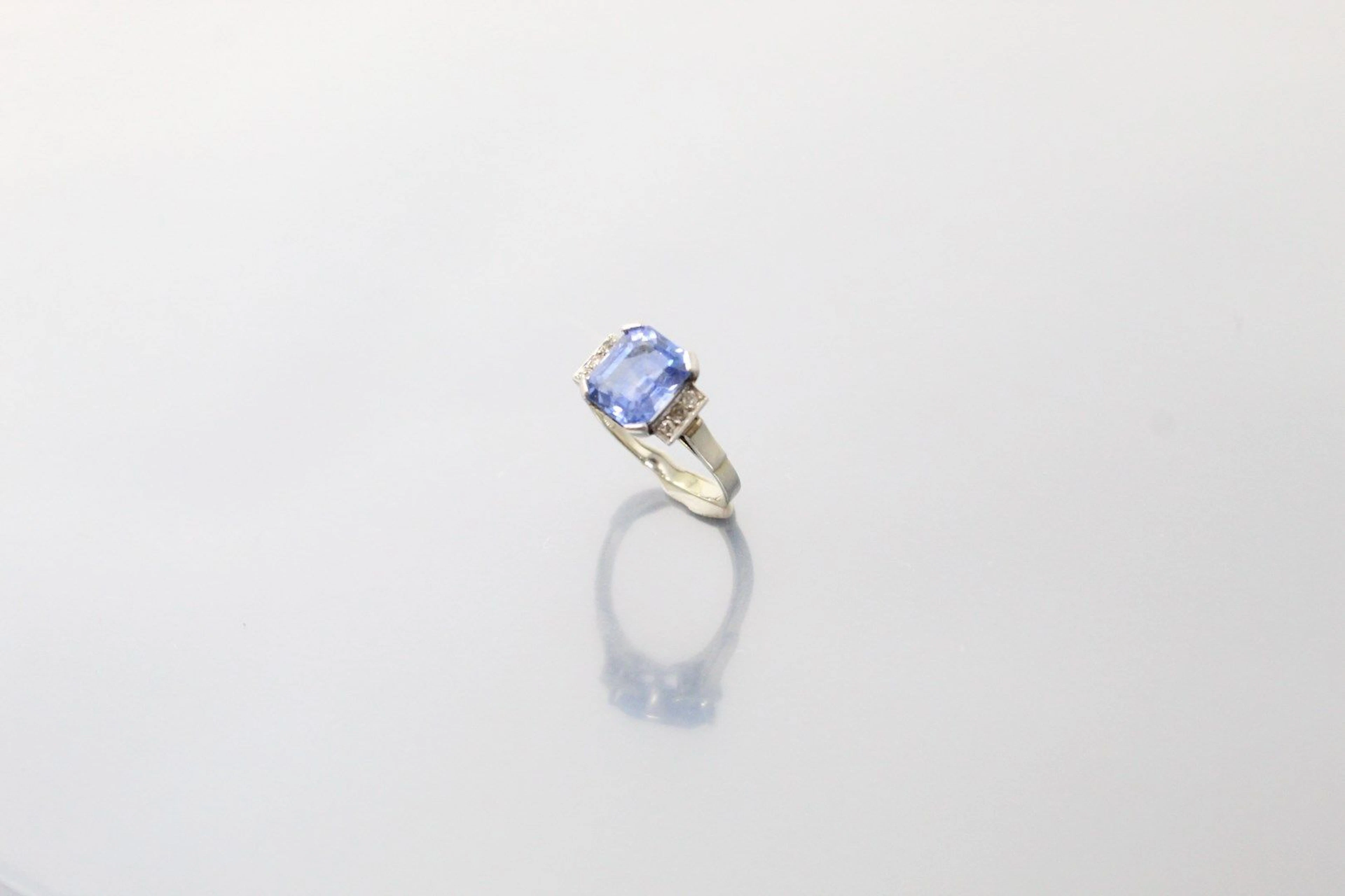 Bague en or gris 18K (750) et platine serti... - Lot 100 - Rossini