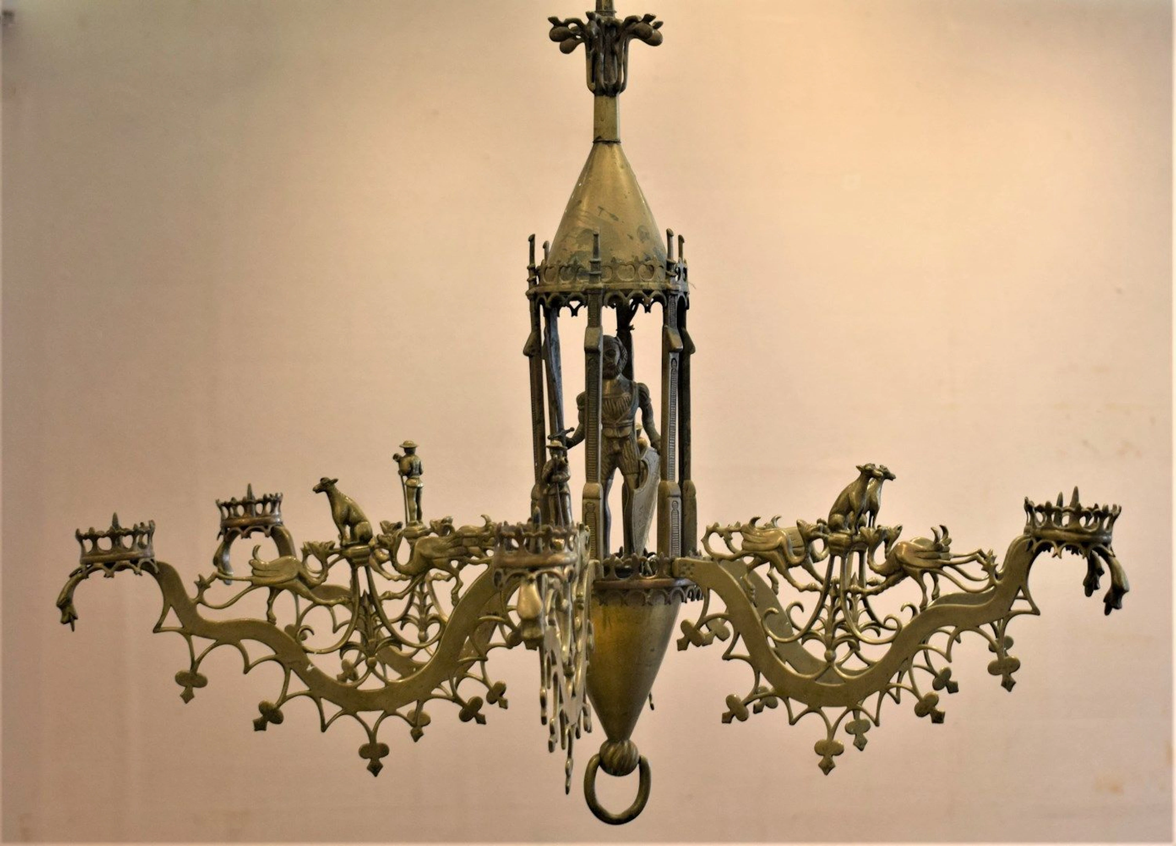 Lustre de style néogothique à six bras de... - Lot 367 - Rossini