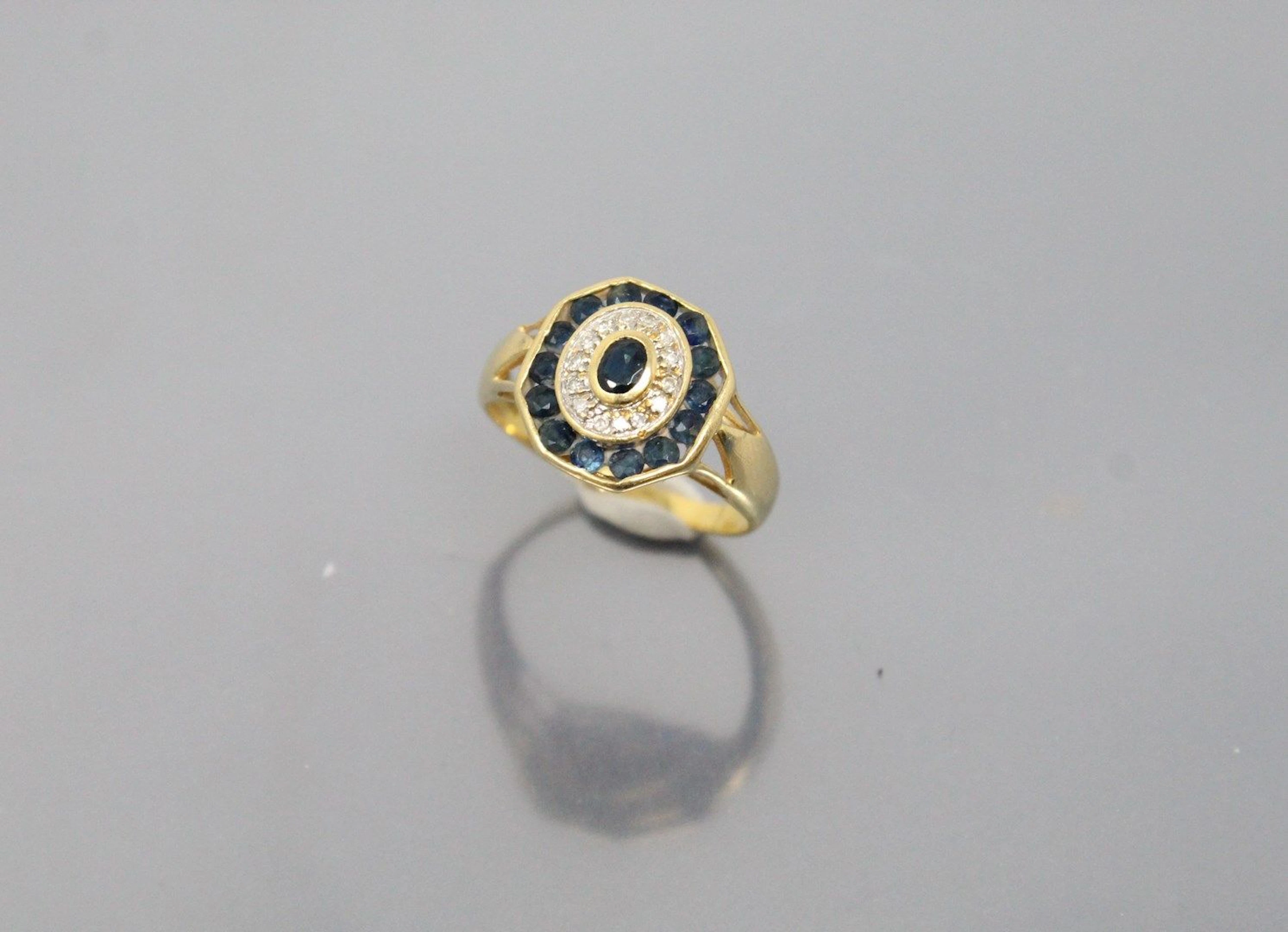 Bague en or jaune 18k (750) retenant en son... - Lot 169 - Rossini