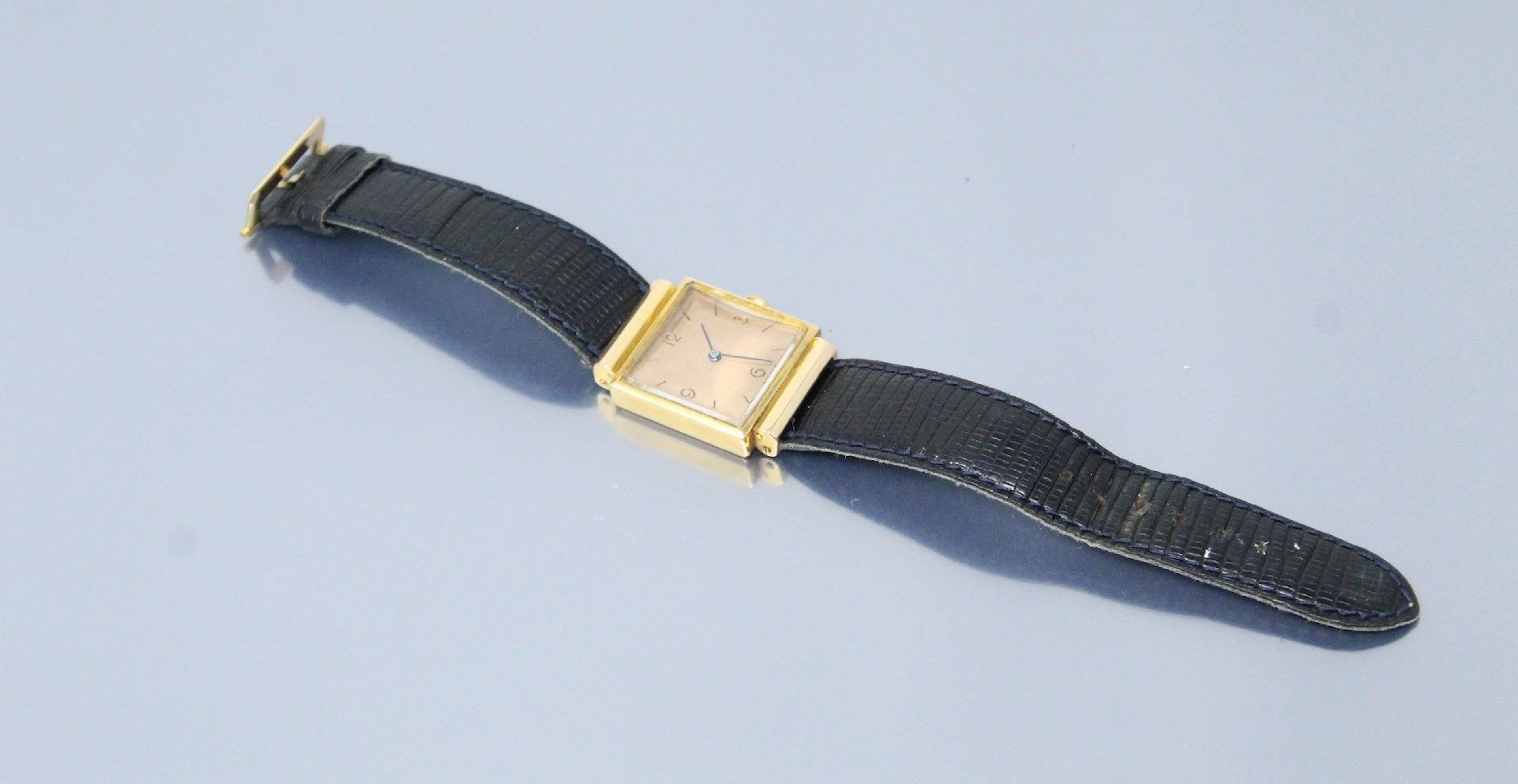 UNIVERSAL Geneve Montre bracelet d'homme,... - Lot 837 - Rossini