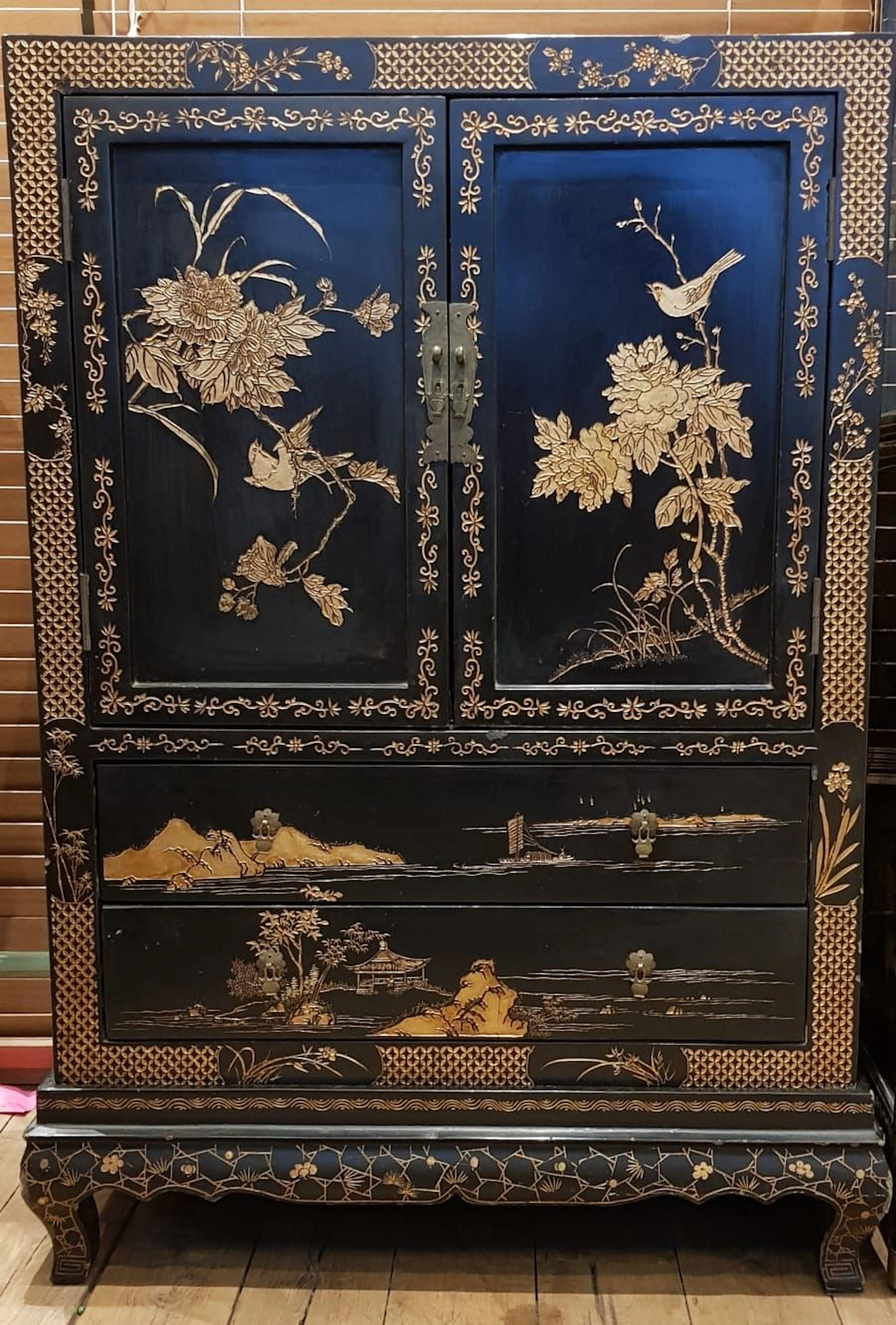 Meuble en bois noirci de style chinois à... - Lot 430 - Rossini