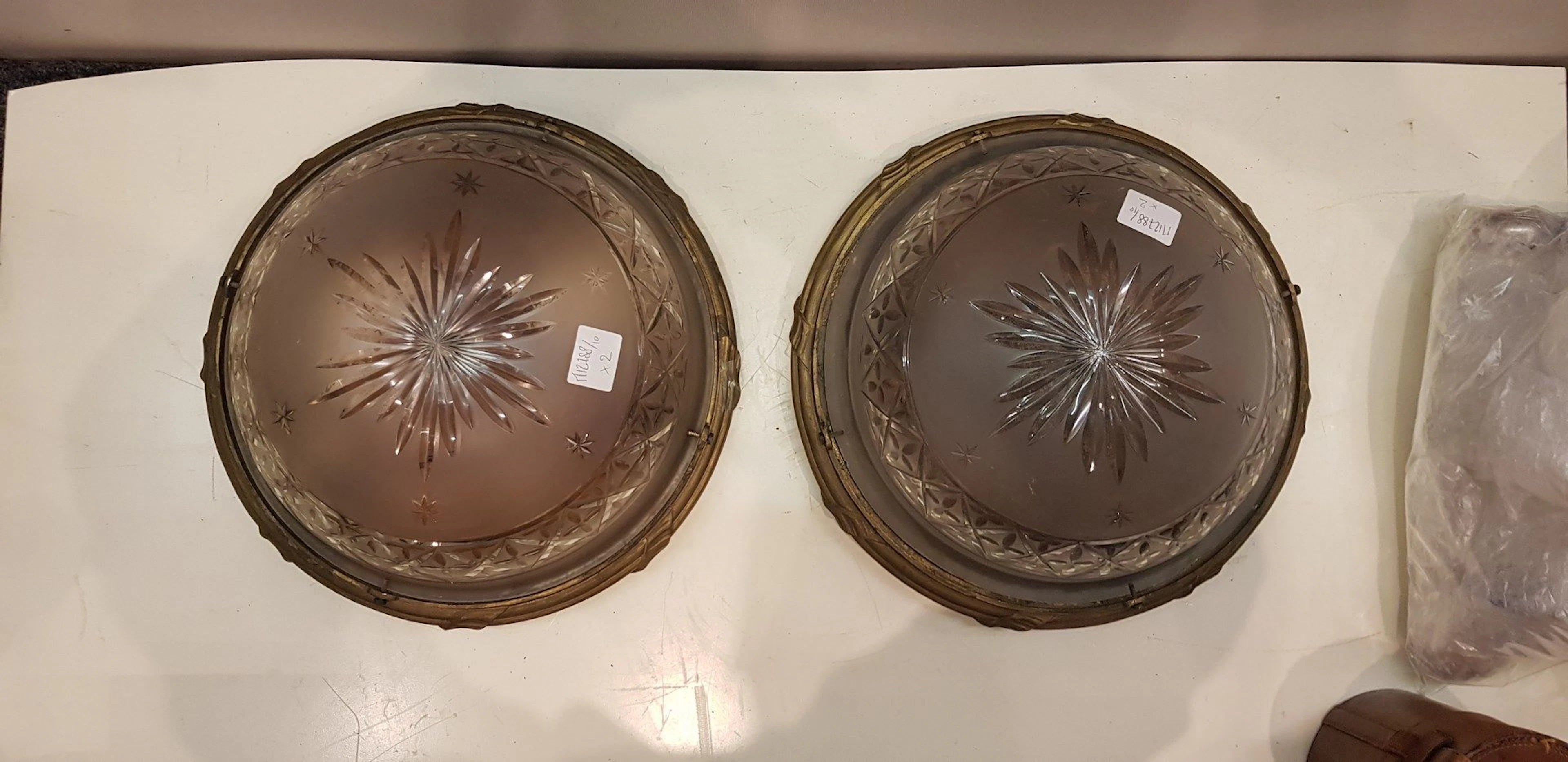 Paire de plafonniers en verre gravé et en... - Lot 599 - Rossini