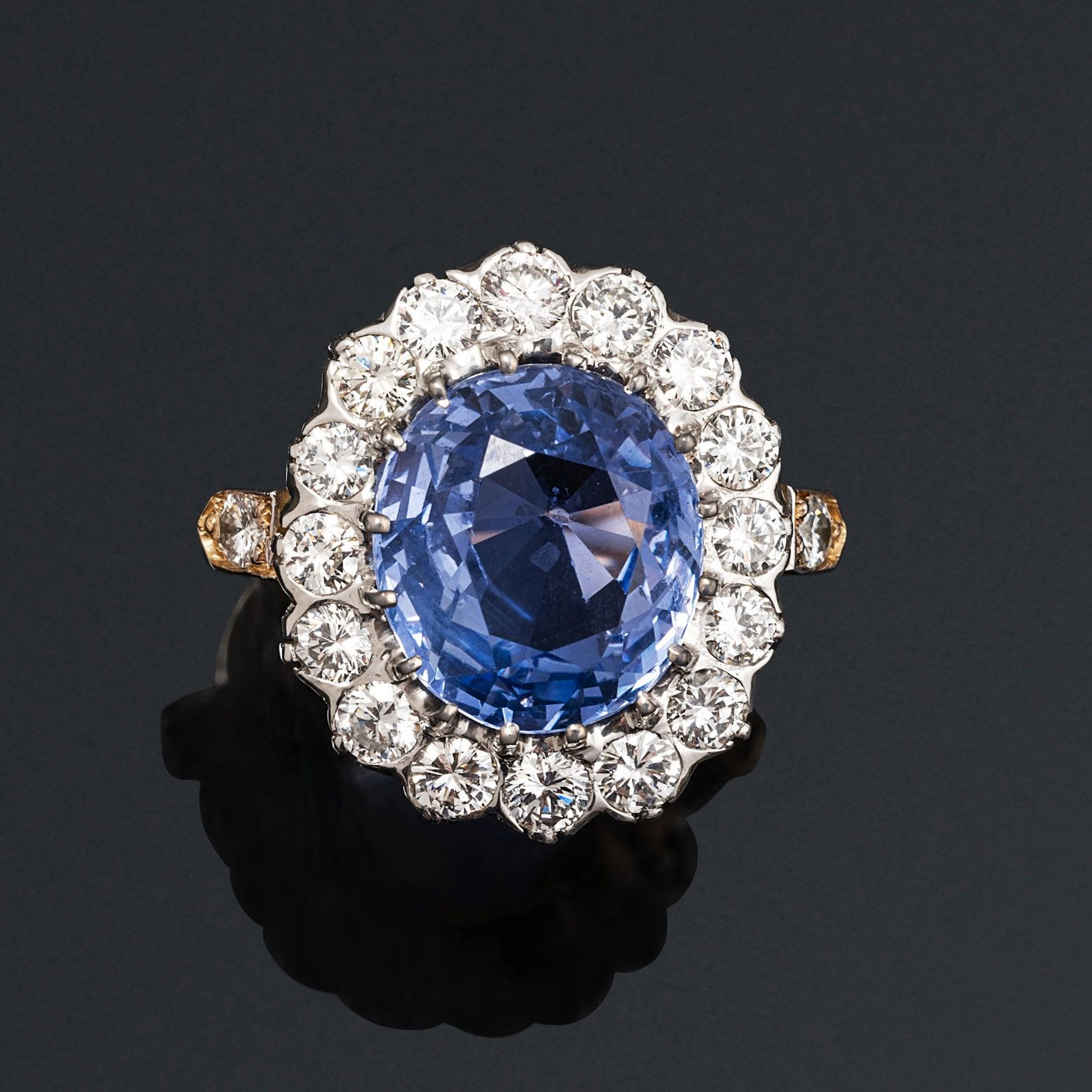 Bague en or jaune 18K (750) sertie d'un saphir... - Lot 175 - Rossini