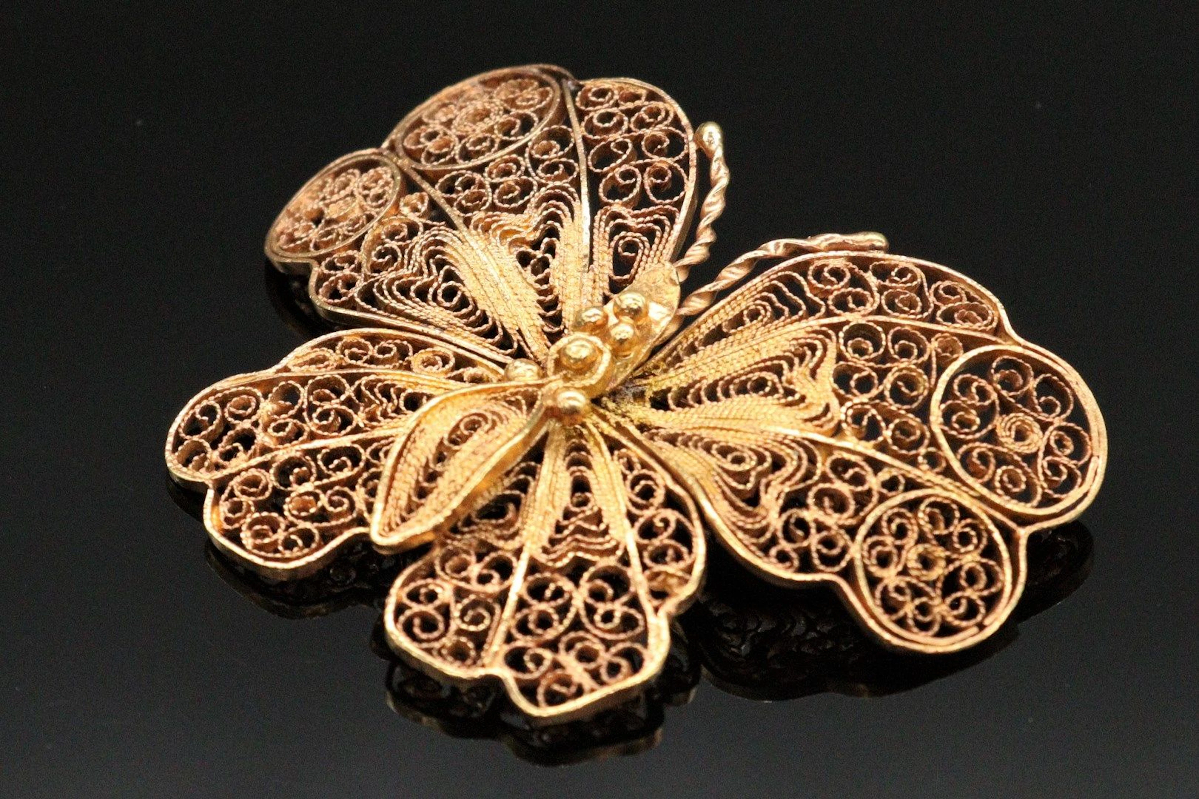 Broche papillon en or 18K (750) filigrané.... - Lot 181 - Rossini
