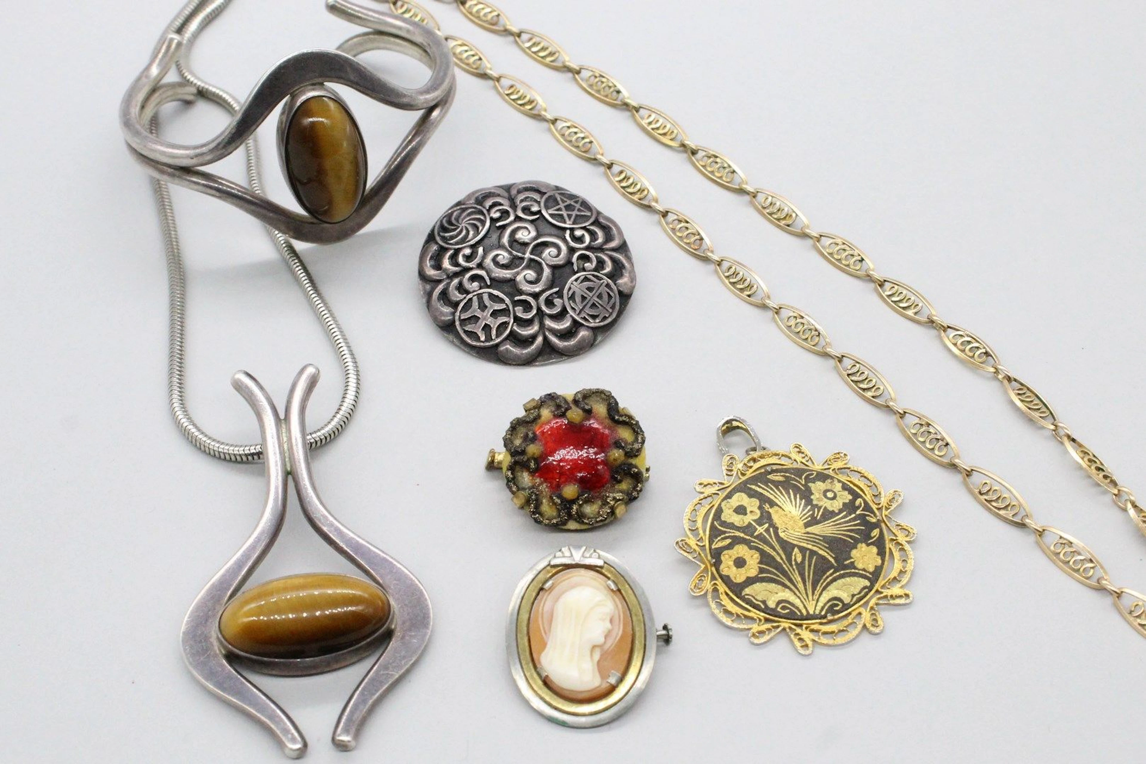 Lot de bijoux fantaisies composé de trois... - Lot 260 - Rossini