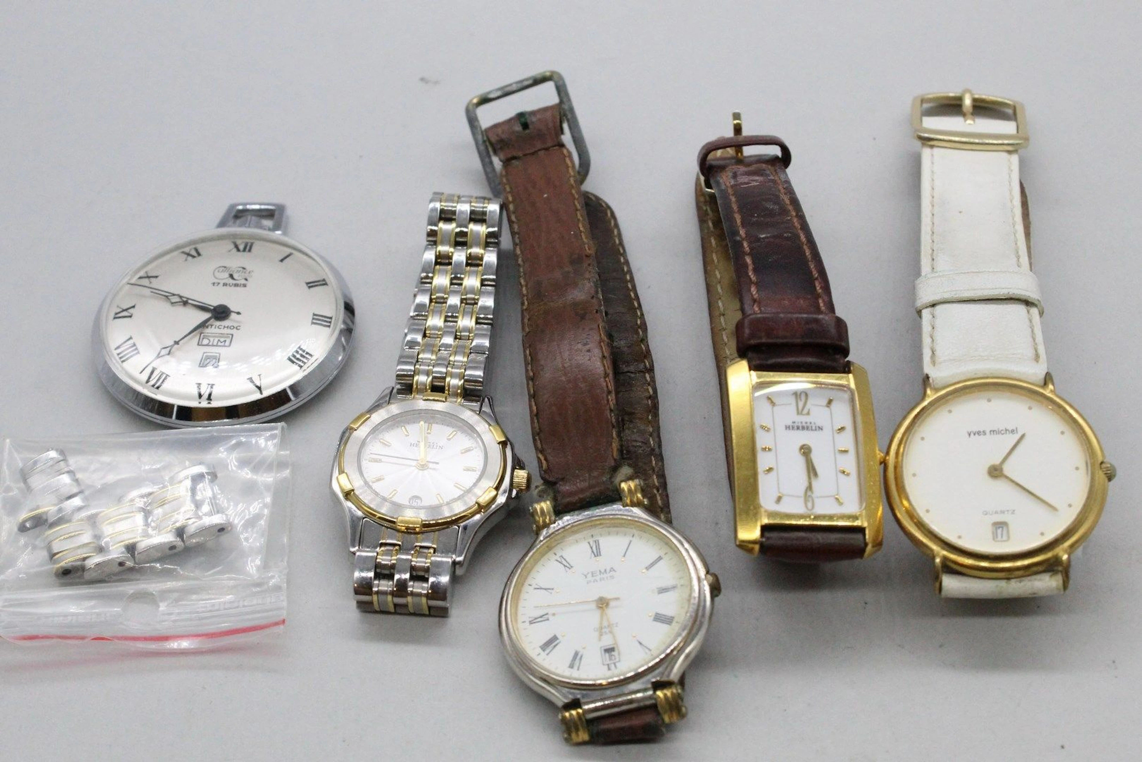 Lot de cinq montres comprenant quatre montre... - Lot 501 - Rossini