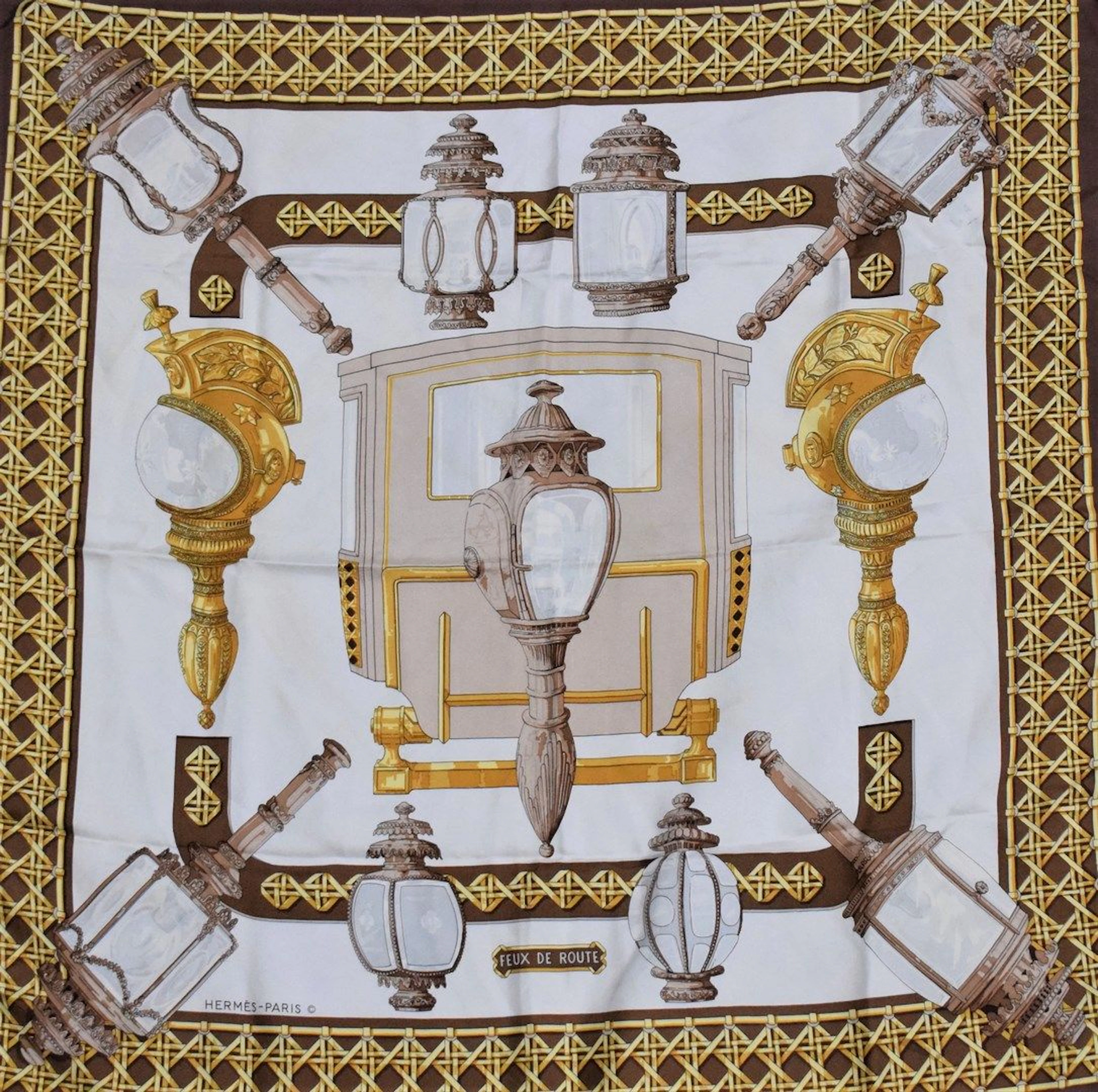 HERMES PARIS Carré en soie modèle "feux... - Lot 50 - Rossini