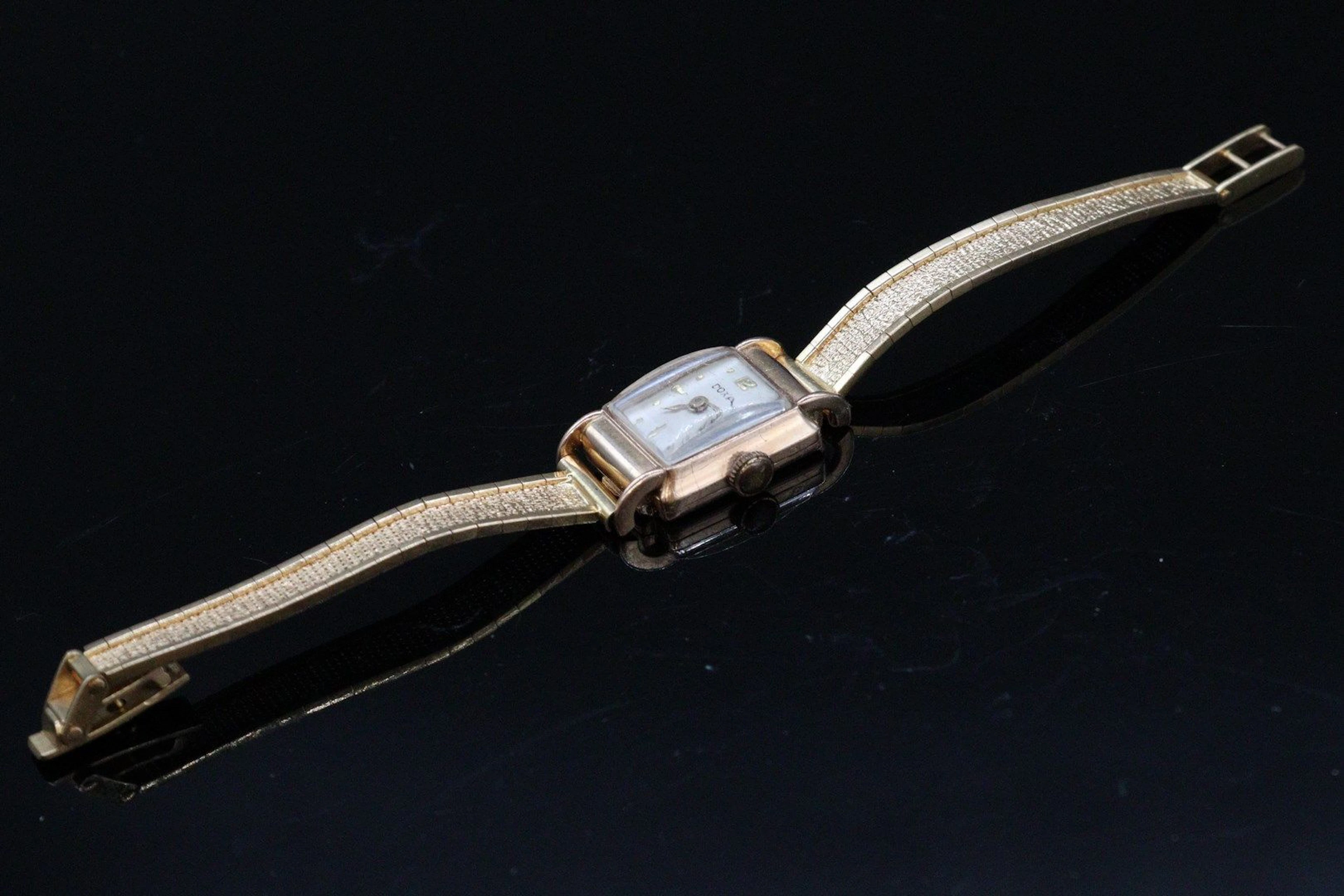 DOXA Montre bracelet de dame en or jaune... - Lot 516 - Rossini