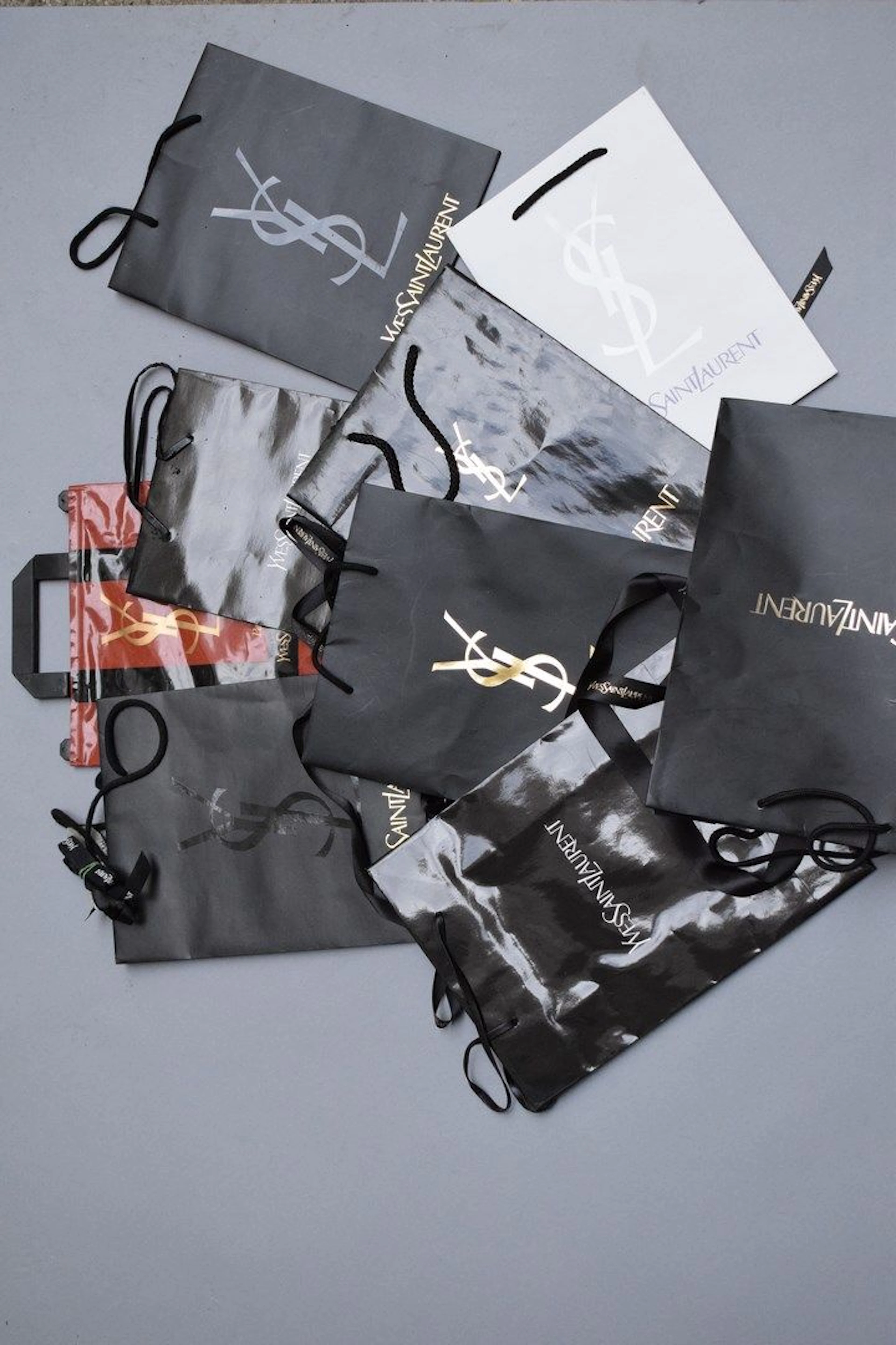 YVES SAINT LAURENT, LANVIN, CHRISTIAN LACROIX,... - Lot 123 - Rossini