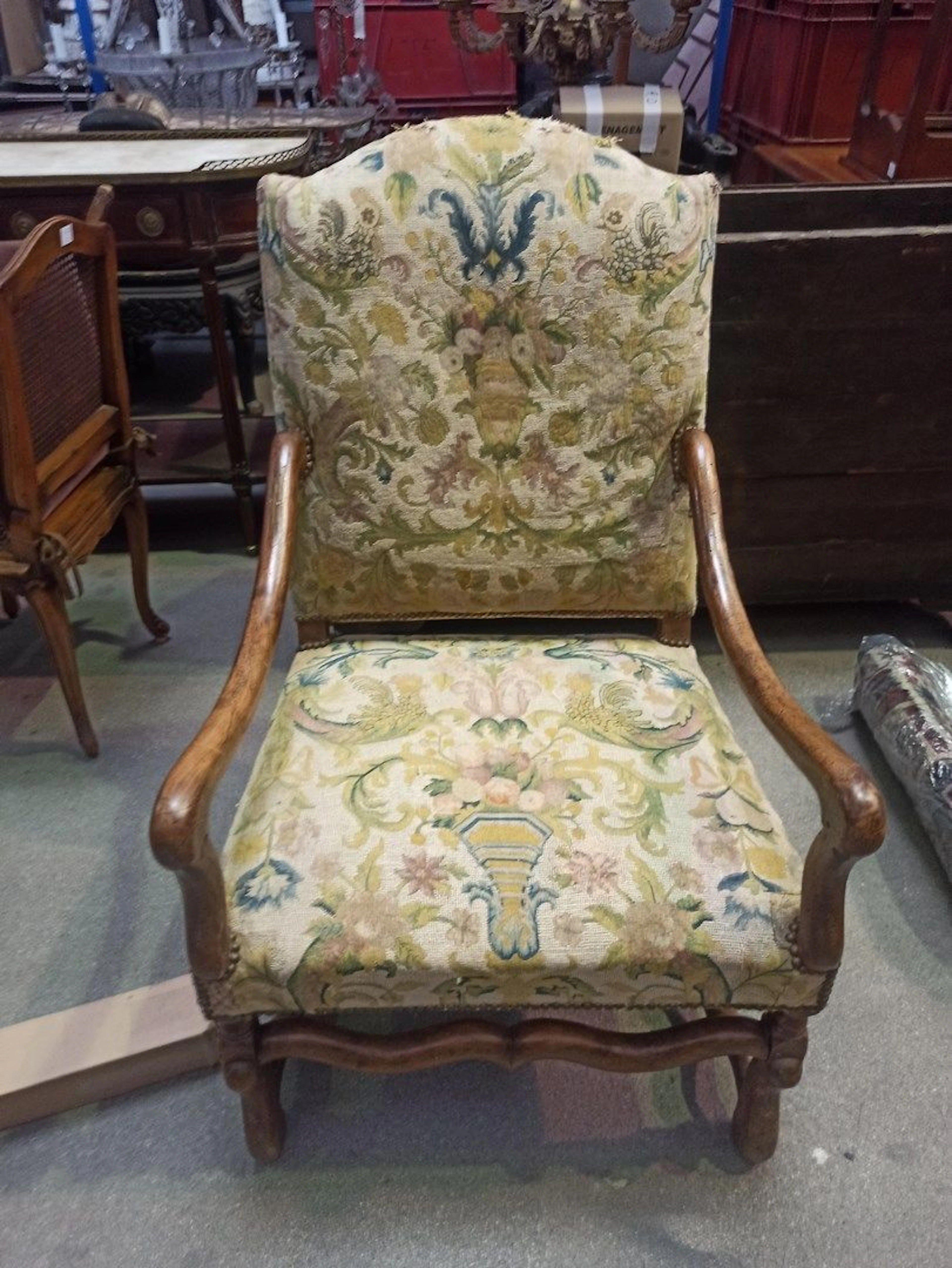 Fauteuil à haut dossier en bois sculpté... - Lot 822 - Rossini