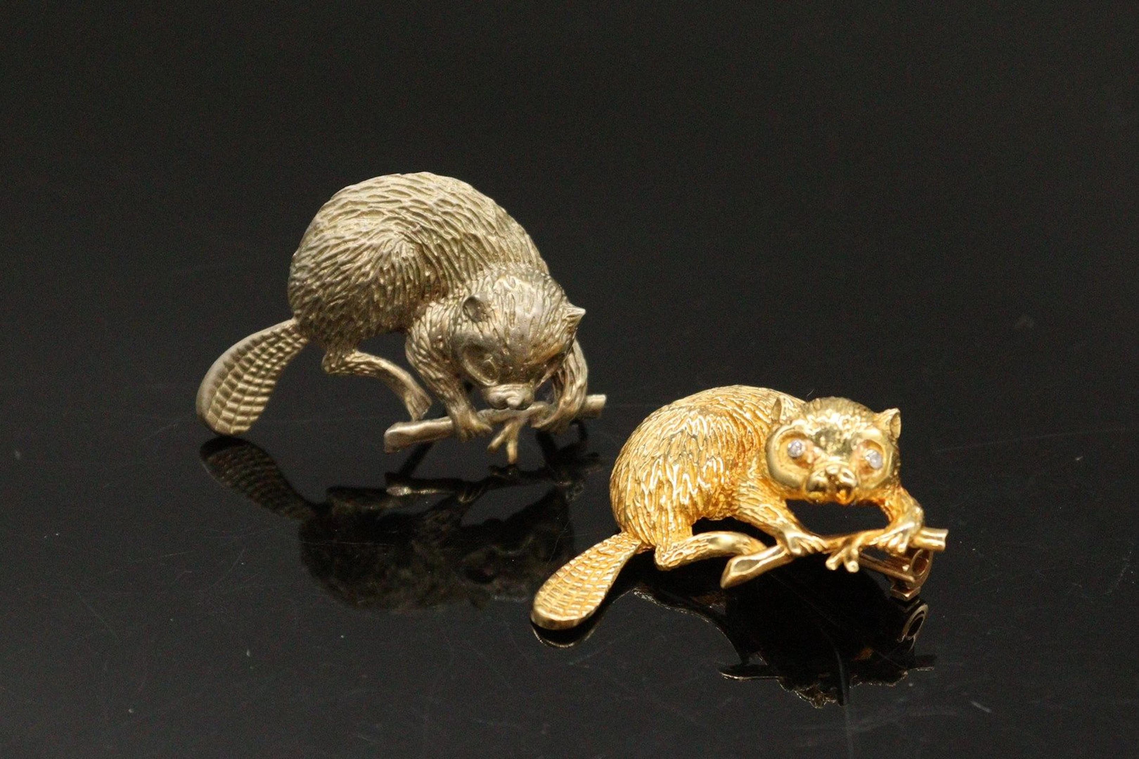 Lot de deux broches figurant un castor, l'une... - Lot 539 - Rossini