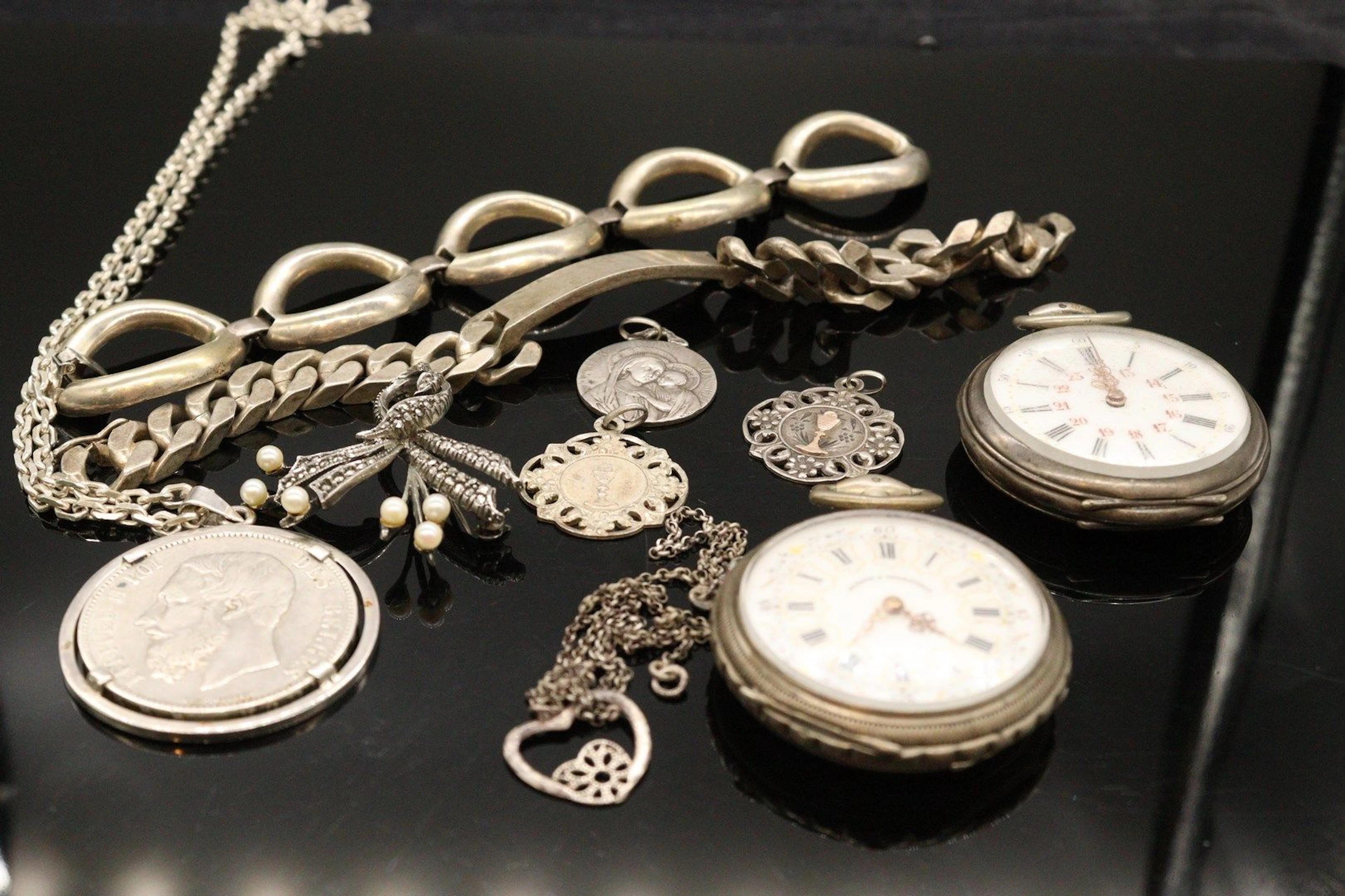 Lot de bijoux en d'argent comprenant : -... - Lot 645 - Rossini