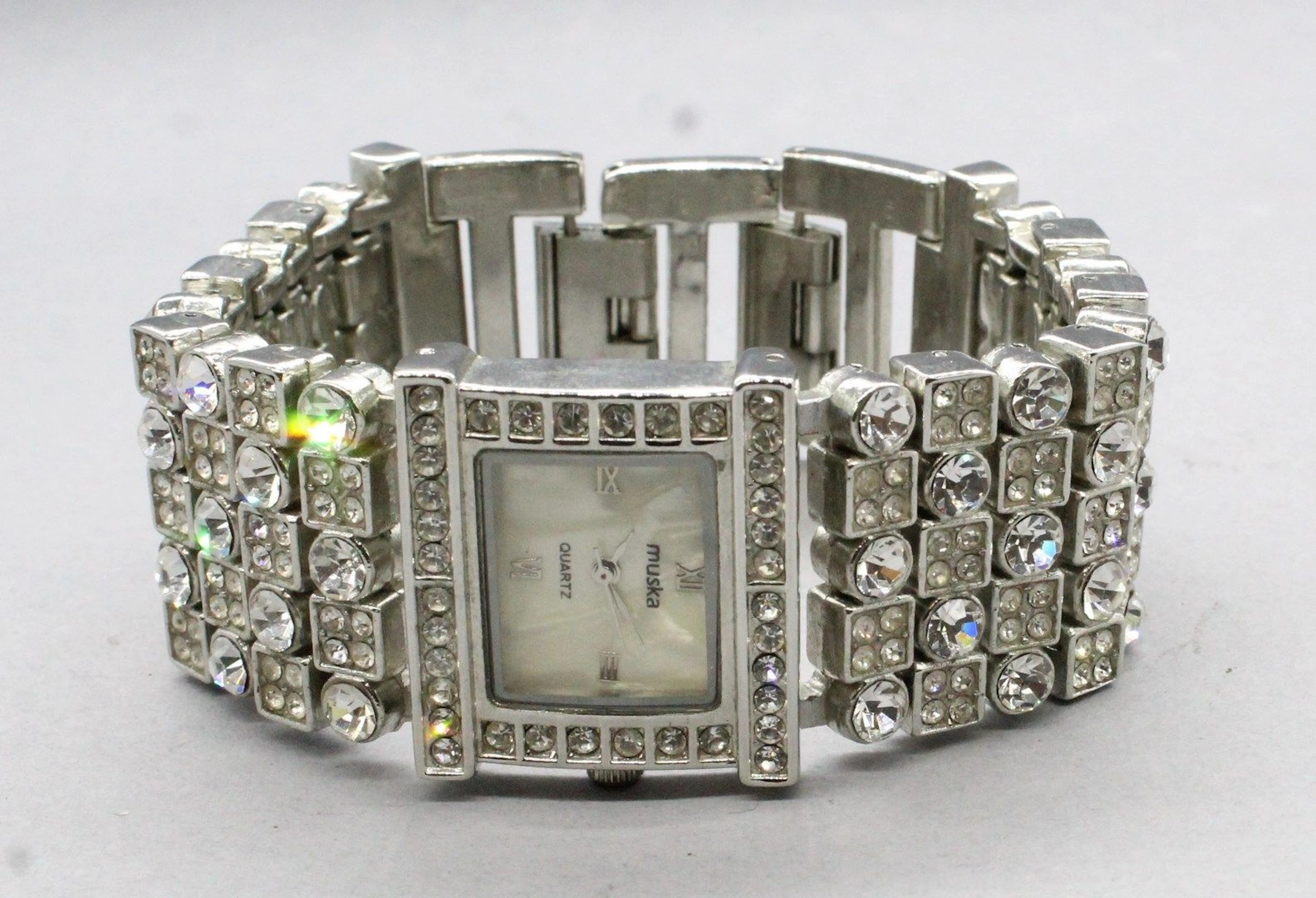SWAROVSKI Montre bracelet de dame en acier,... - Lot 885 - Rossini