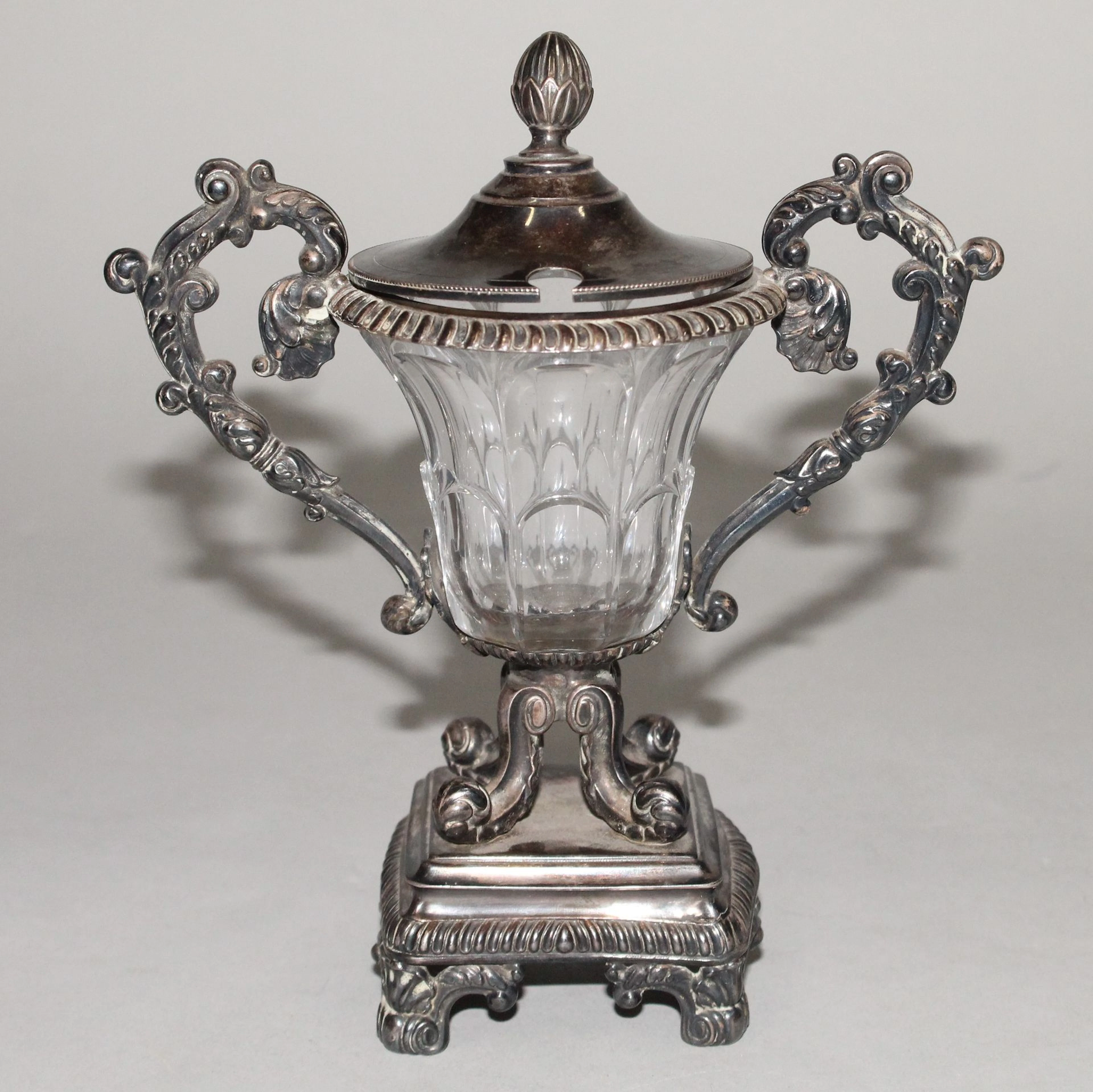 Moutardier en argent et verre. Poinçon «... - Lot 45 - Rossini