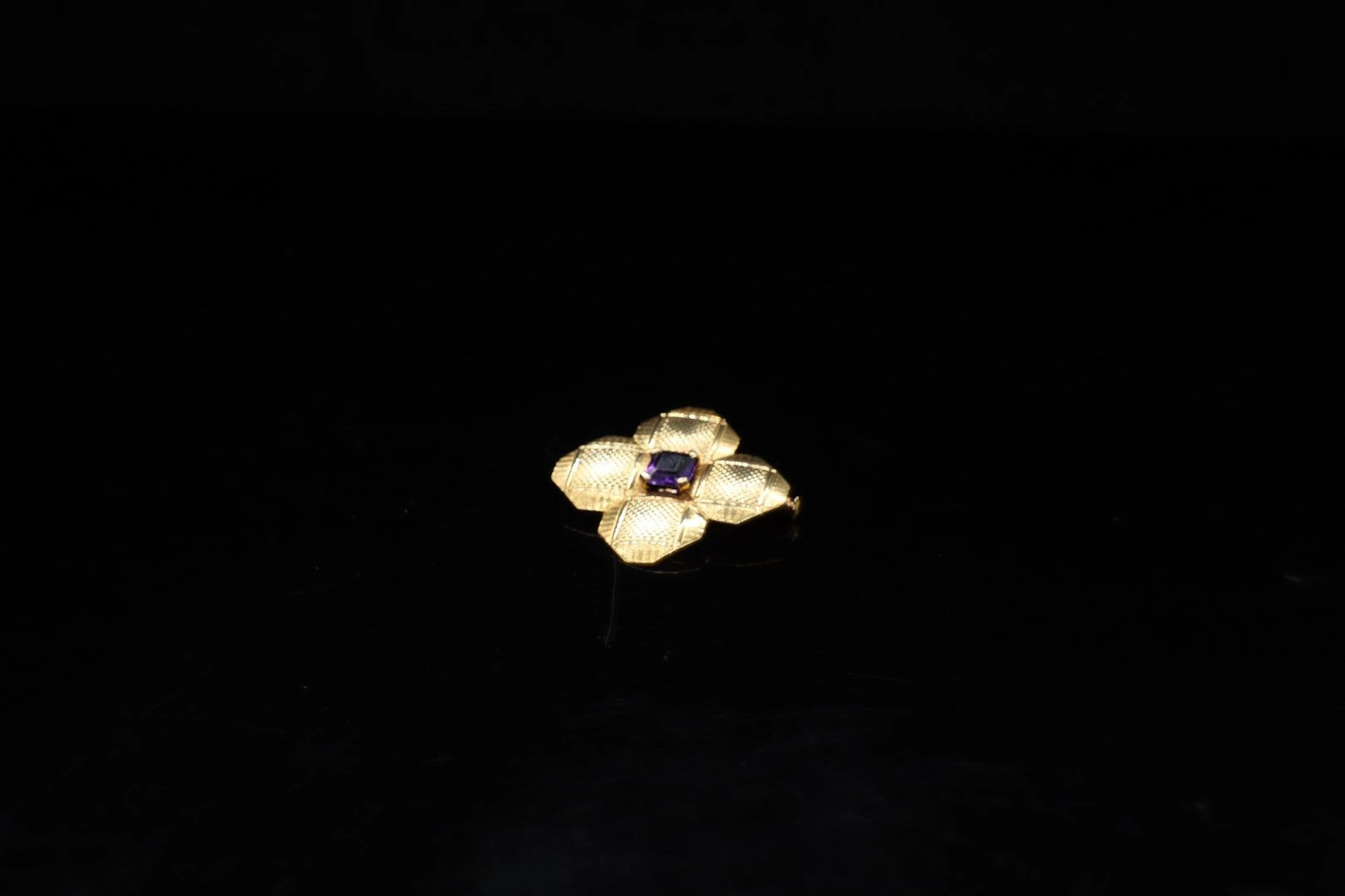 Broche en or jaune 18K (750) figurant une... - Lot 244 - Rossini