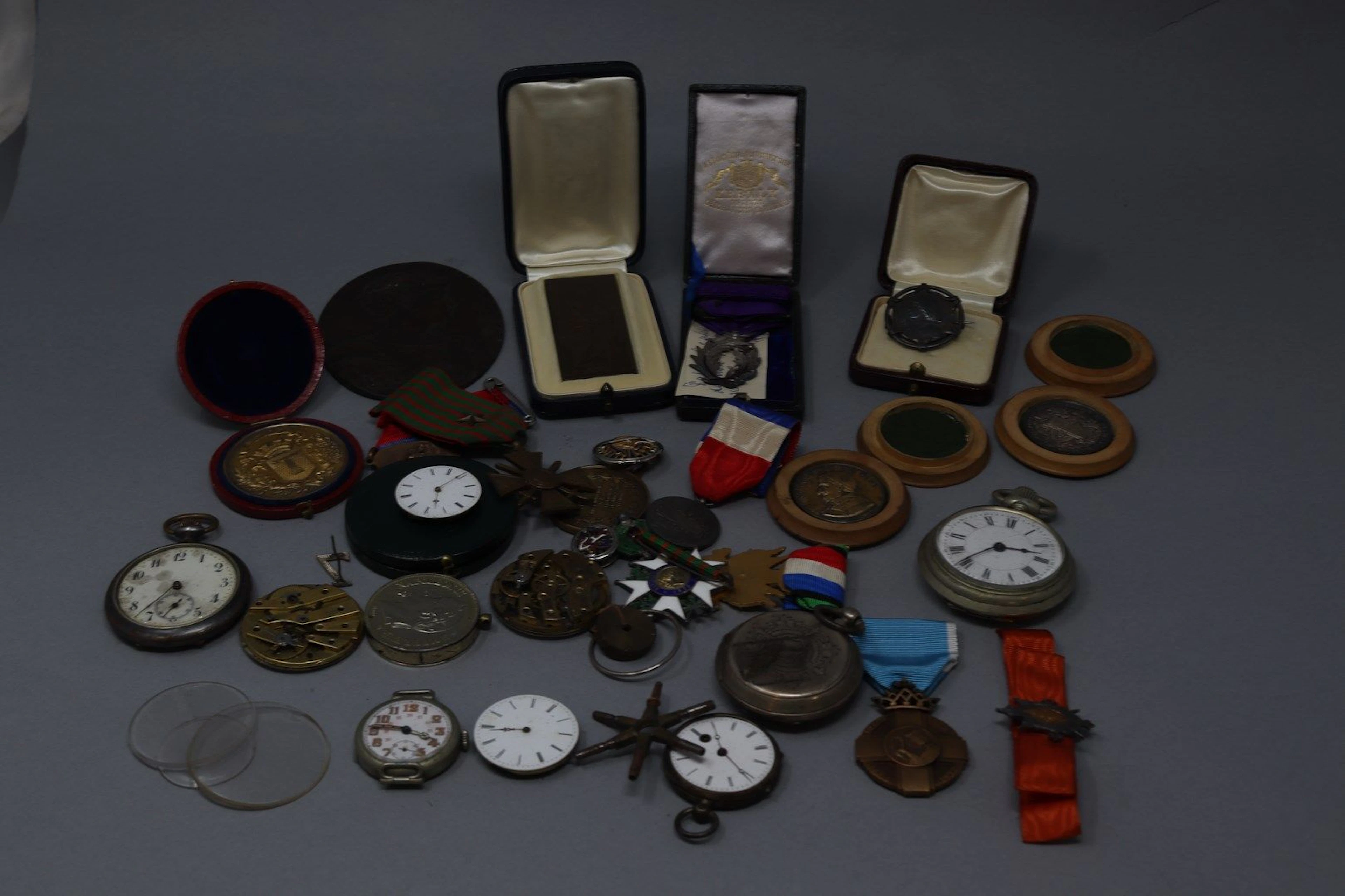 Lot de décorations militaires, civiles et... - Lot 450 - Rossini