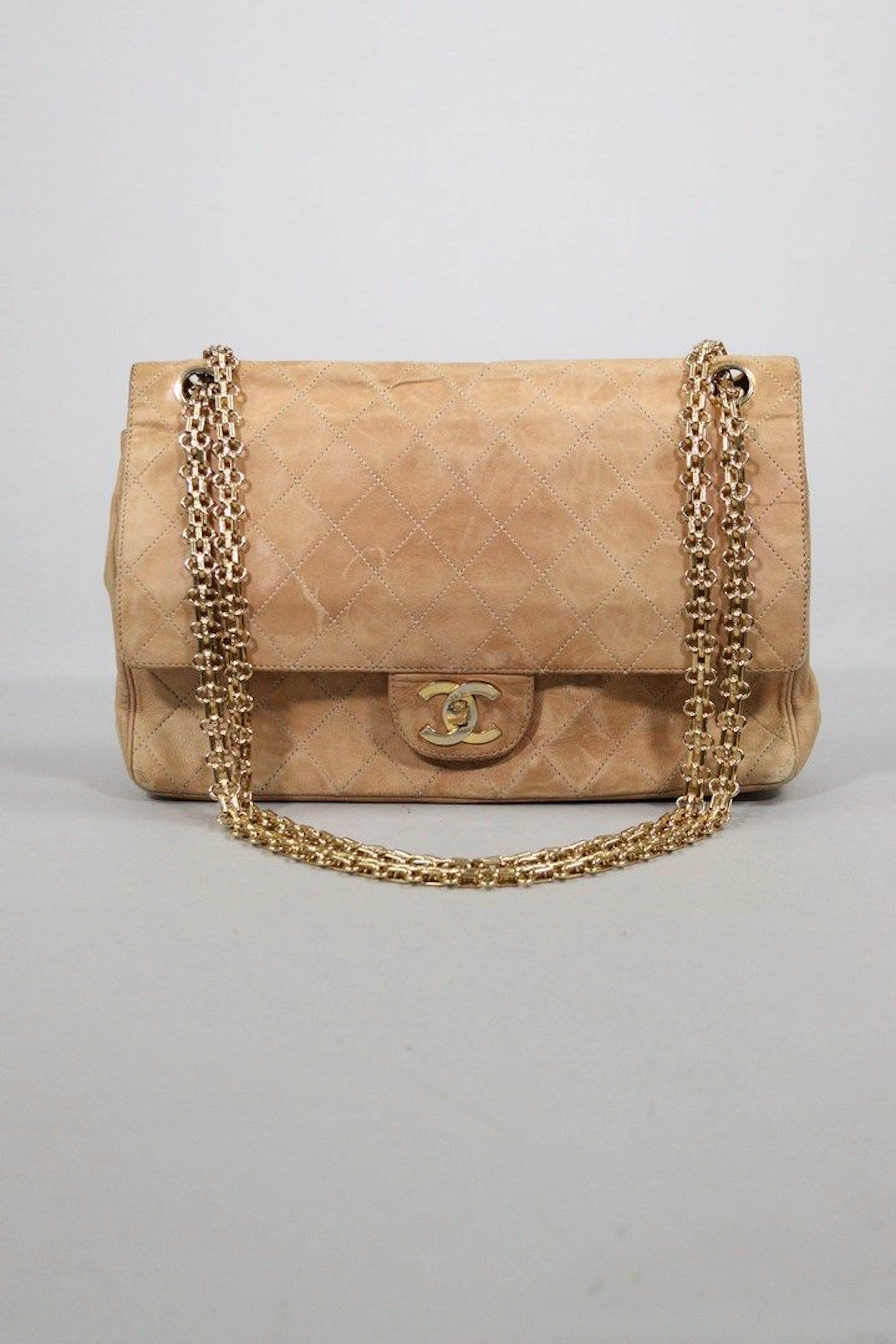 CHANEL Sac "Timeless" 26 cm en cuir beige,... - Lot 97 - Rossini