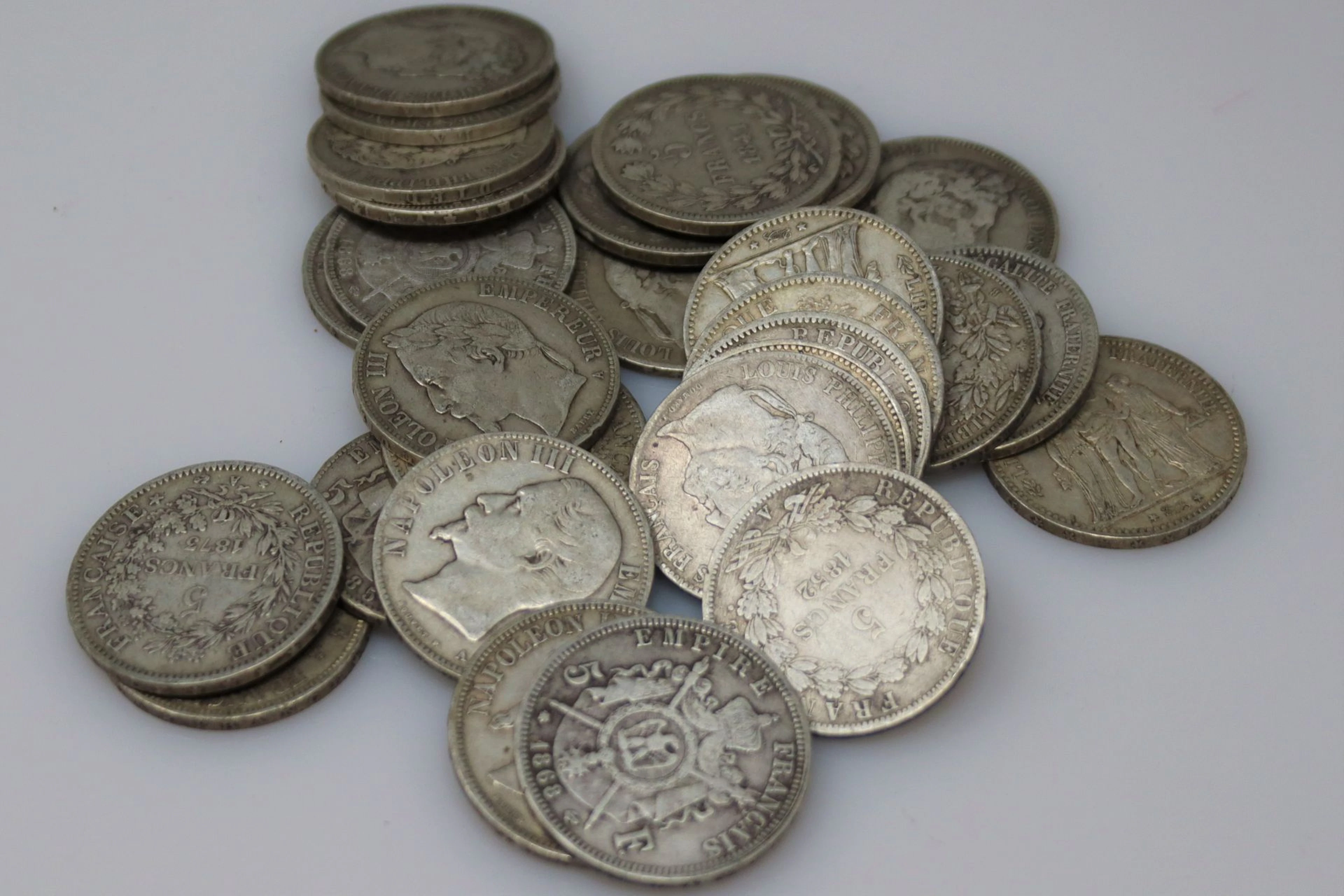 Lot de 28 pièces en argent comprenant : -... - Lot 89 - Rossini