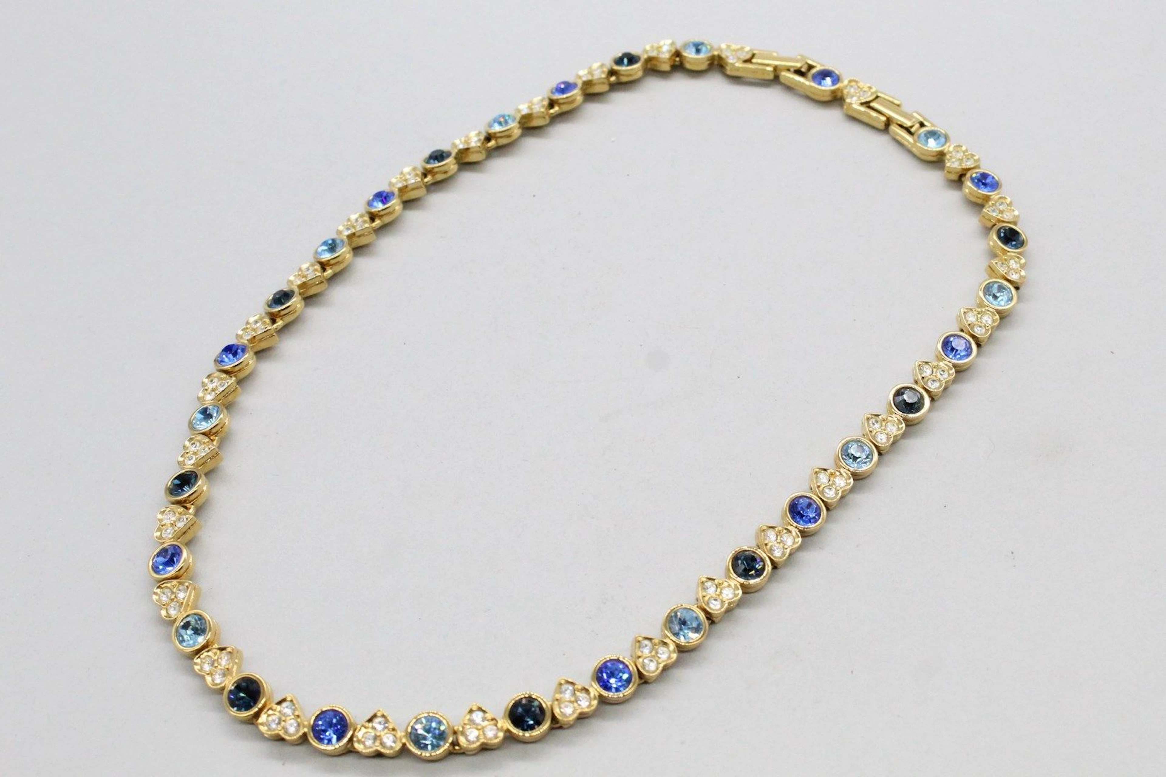 SWAROVSKI Collier en métal doré composé de... - Lot 277 - Rossini