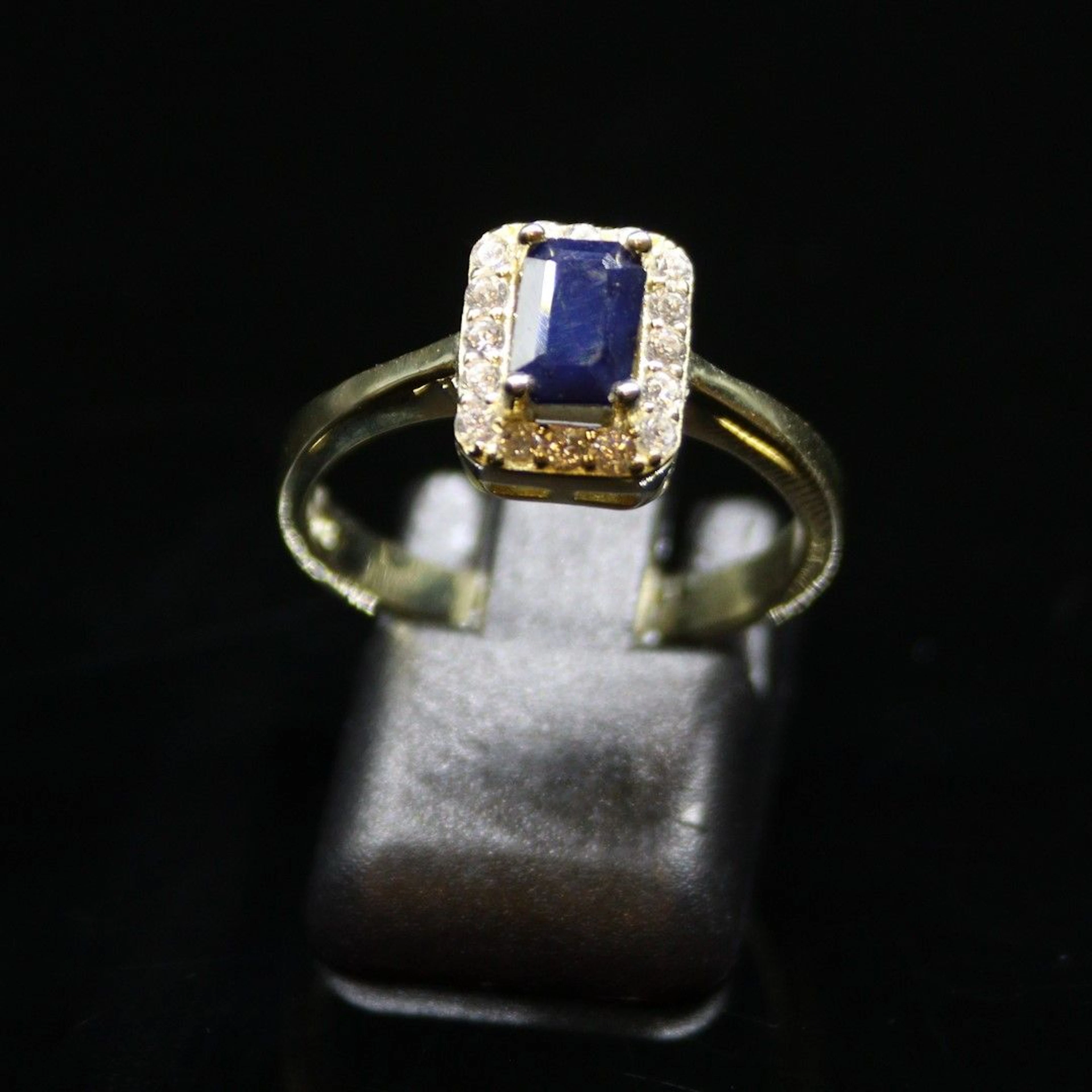 Bague en vermeil 925° centrée d'un saphir... - Lot 280 - Rossini