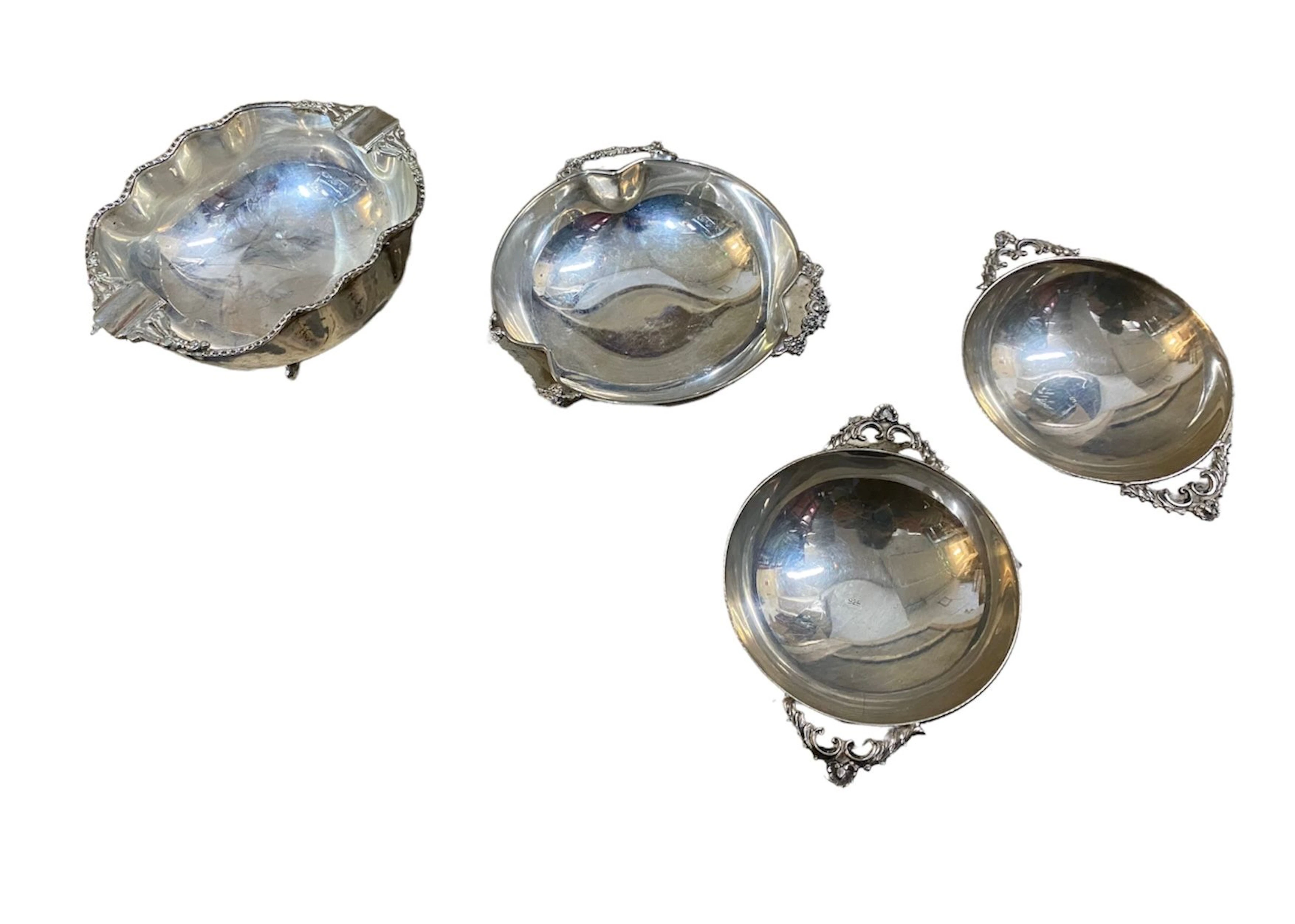 Lot de 4 coupelles en argent l'une formant... - Lot 104 - Rossini
