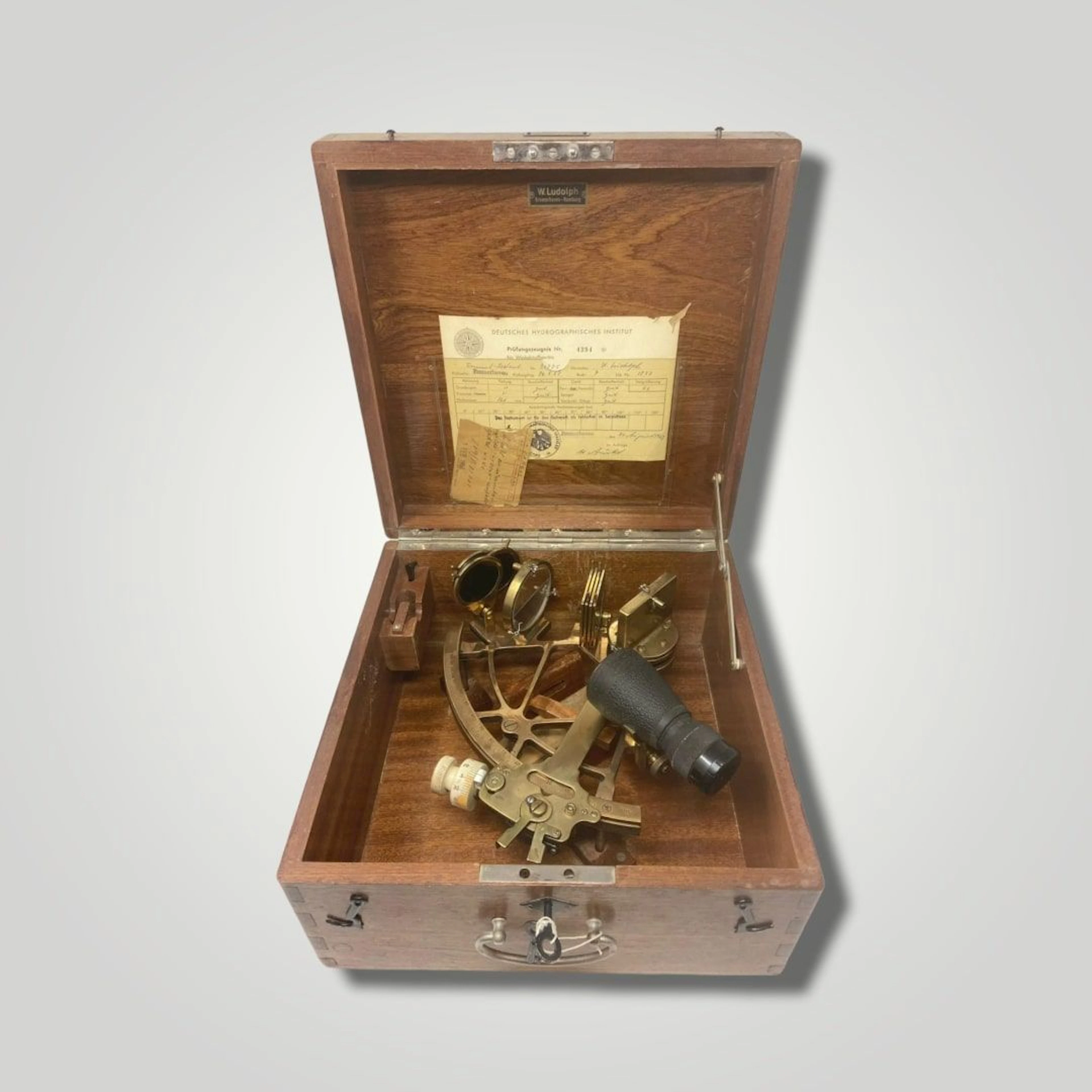 Sextant en laiton Signé W. Ludolph, Bremerhaven XXe... - Lot 235 - Rossini