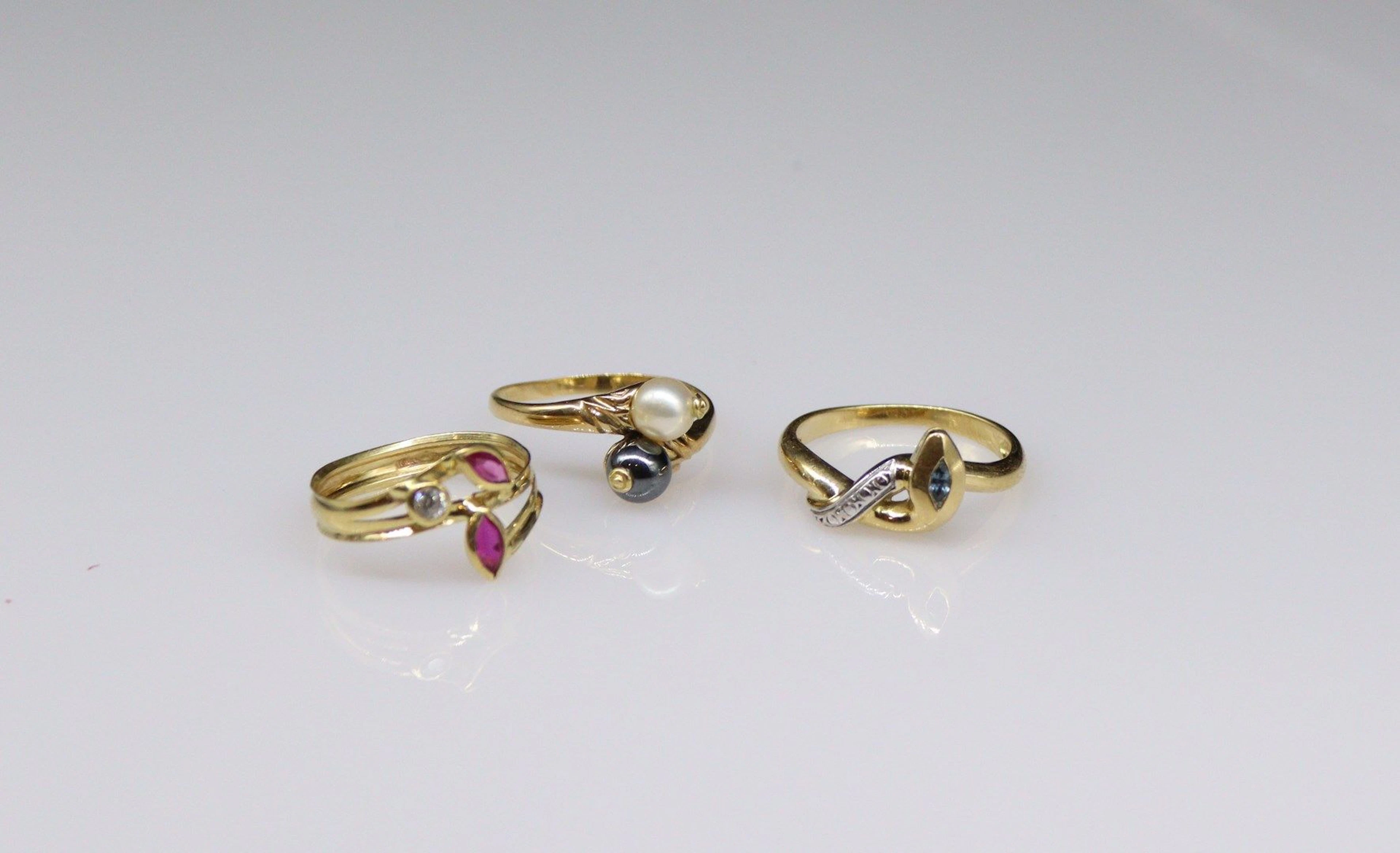 Lot de trois bagues en or jaune 18k (750)... - Lot 71 - Rossini