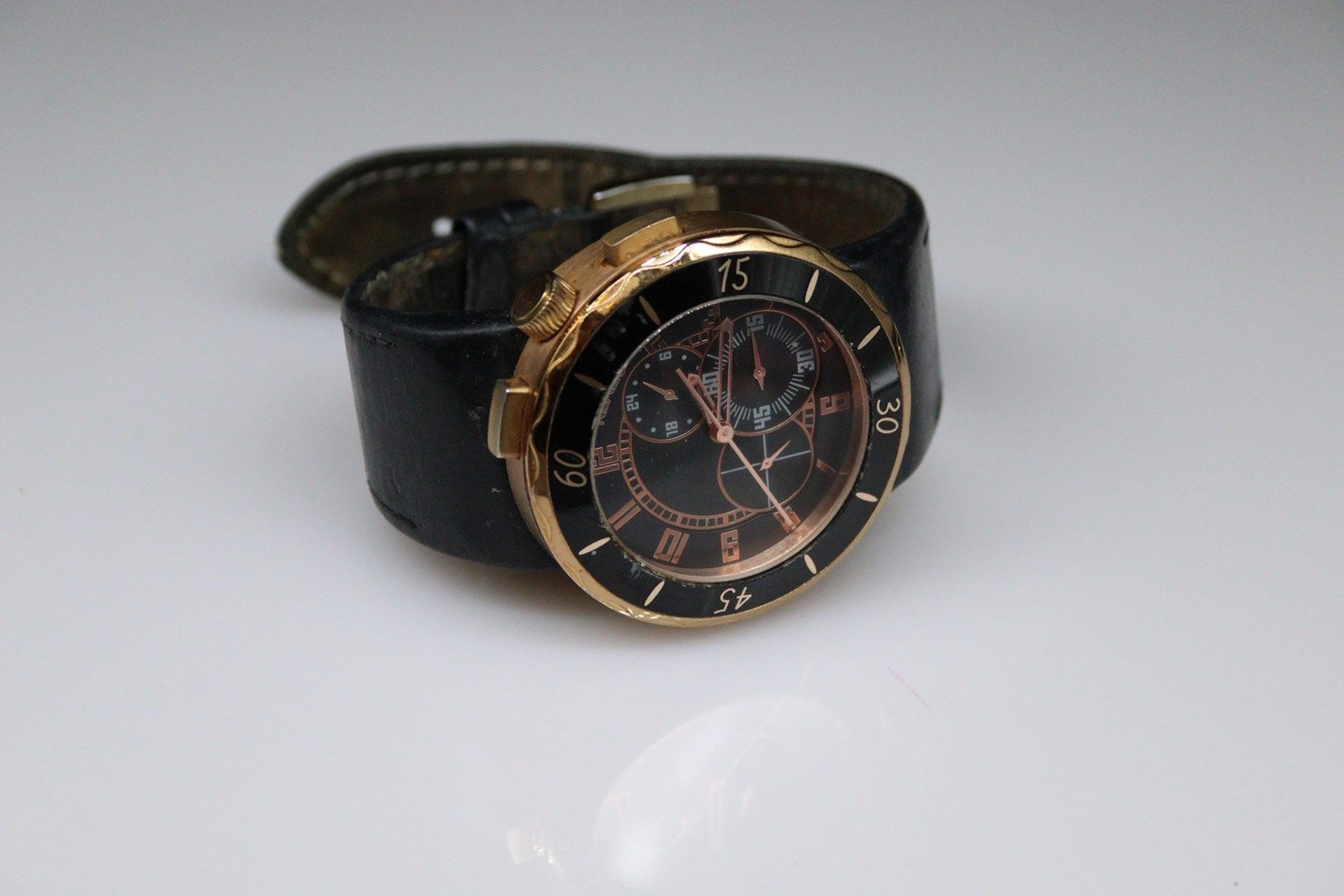 KENZO Montre bracelet d'homme à quartz, la... - Lot 396 - Rossini