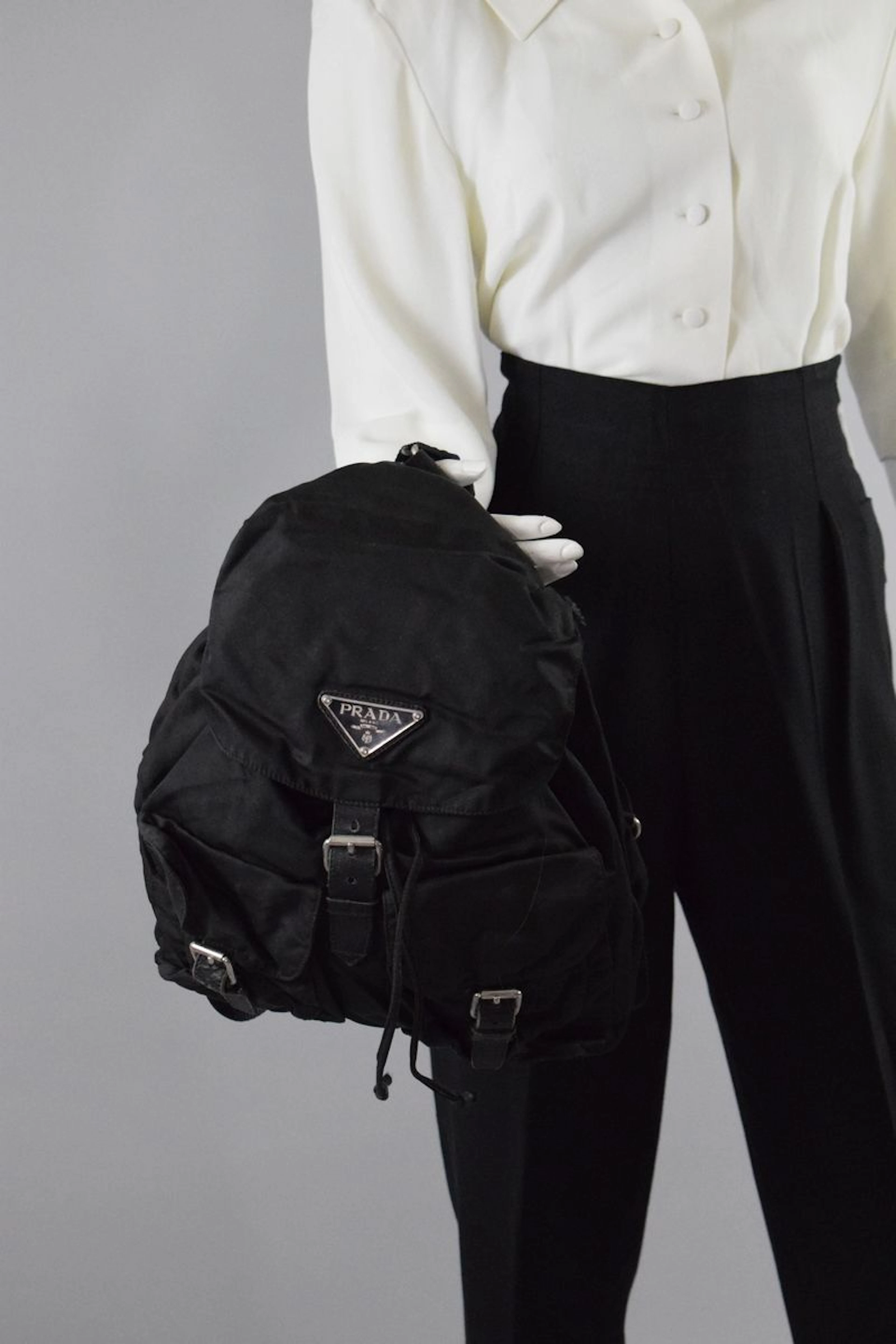 PRADA Sac à dos en toile et cuir noir,... - Lot 86 - Rossini