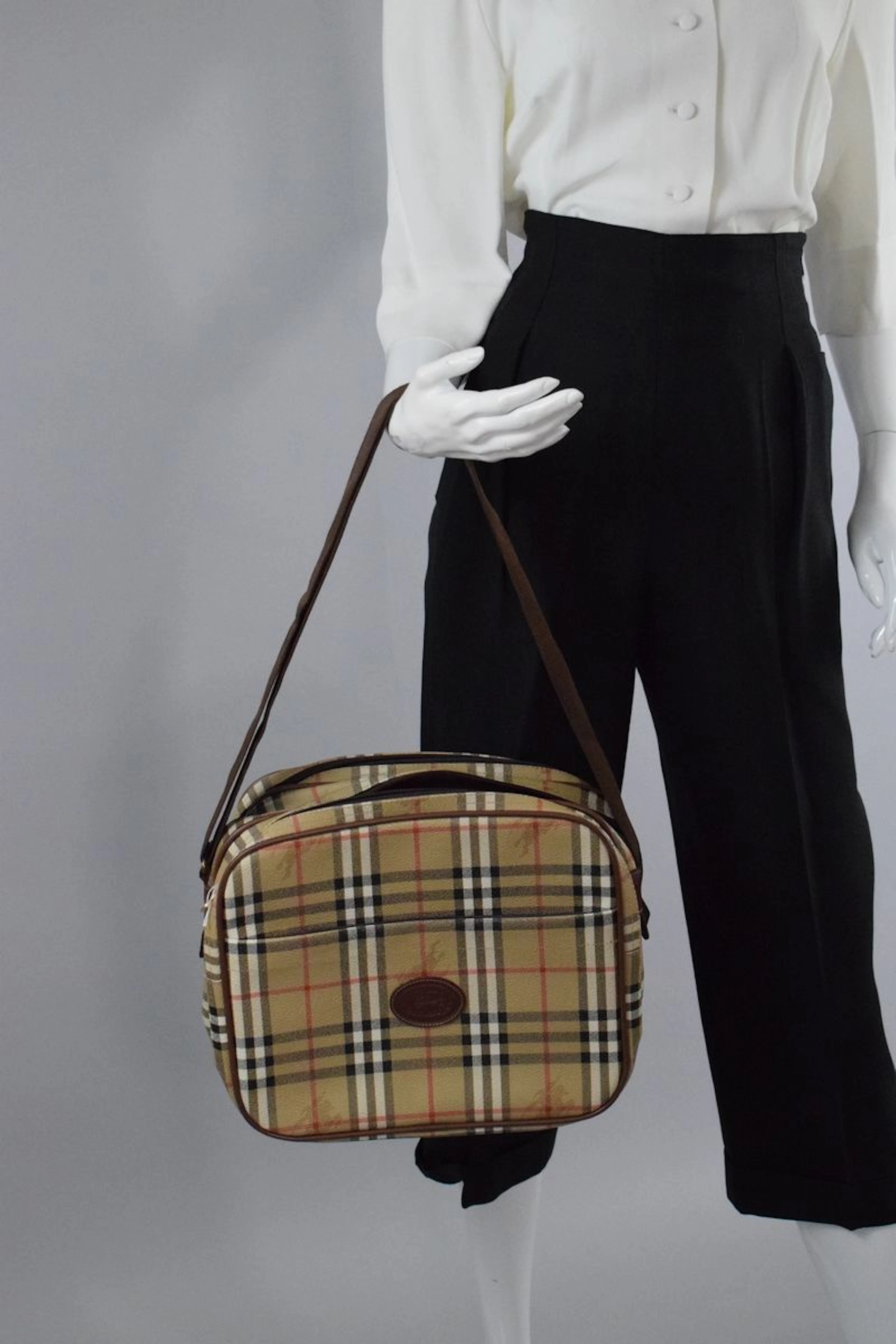 BURBERRYS Circa 1990 Sac bandoulière ou... - Lot 167 - Rossini