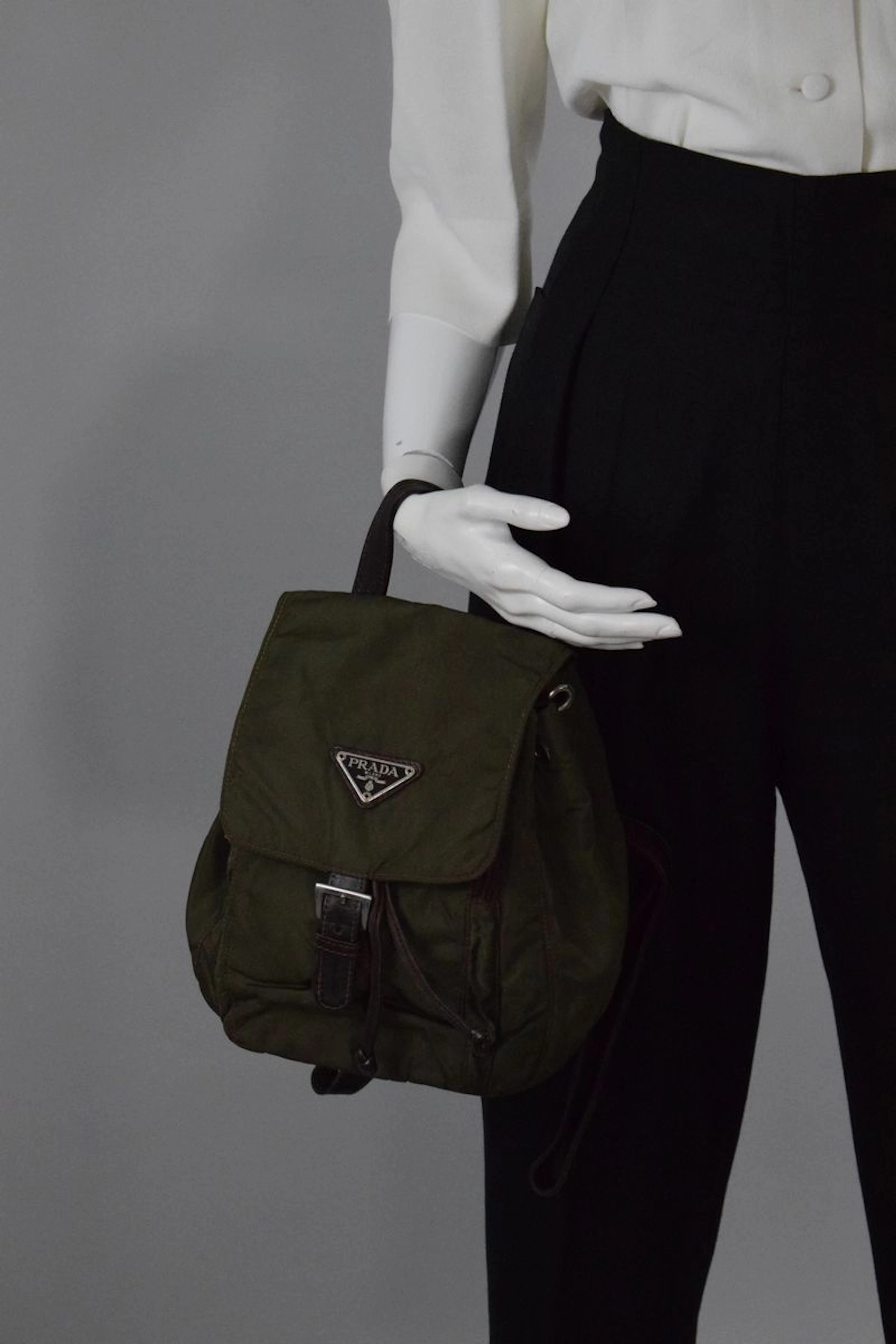 PRADA Petit sac à dos en toile et cuir... - Lot 244 - Rossini