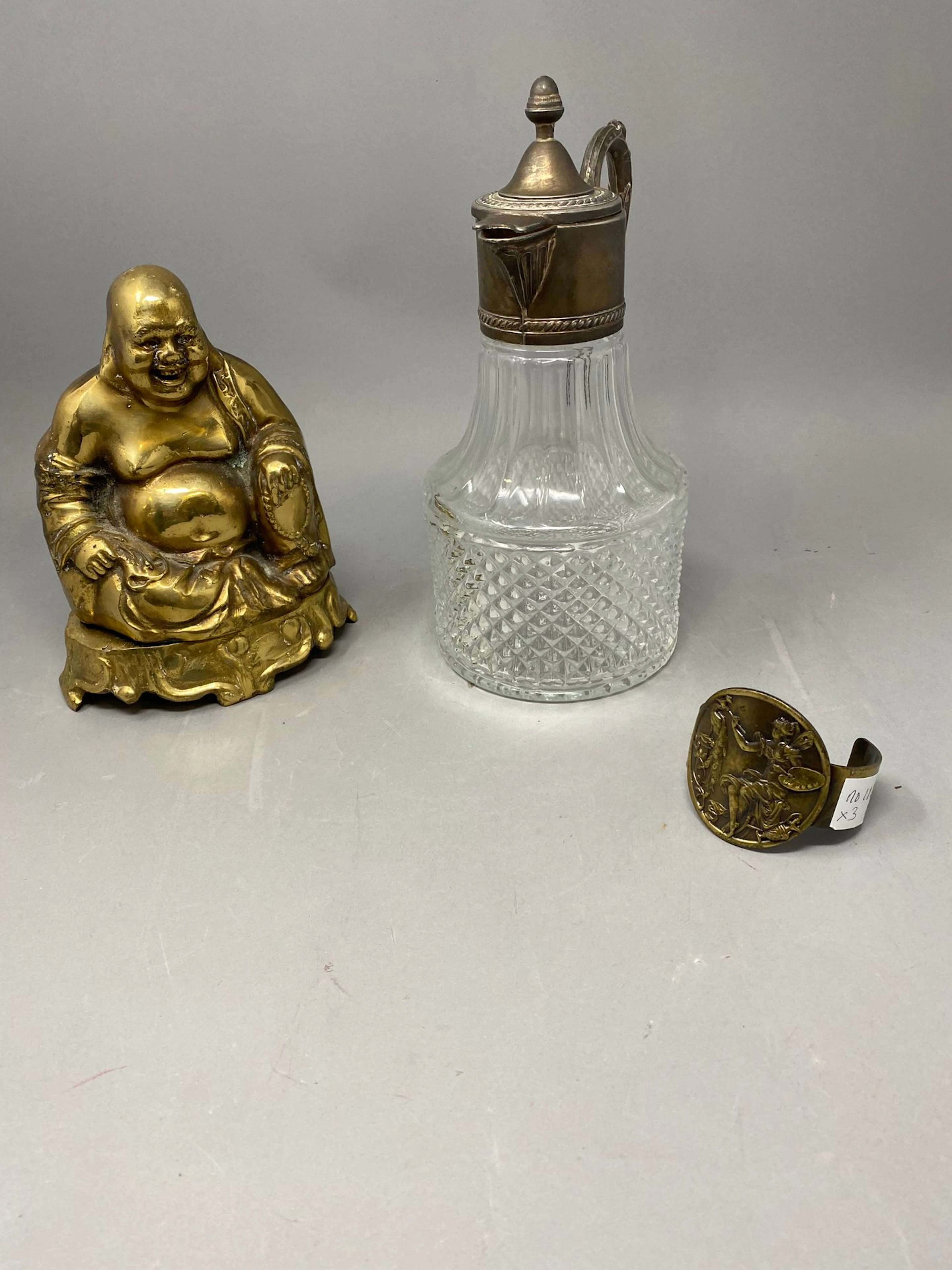 Lot comprenant : un Bouddha souriant en bronze