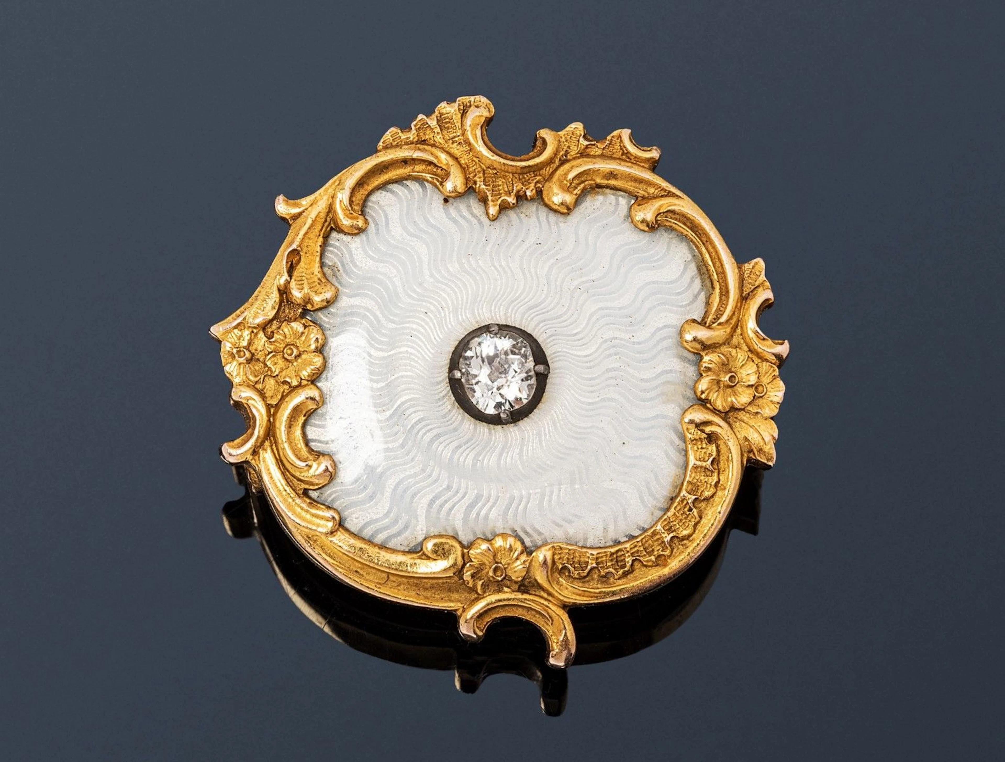 Broche en or, émail et diamant. Saint-Pétersbourg,... - Lot 38 - Rossini